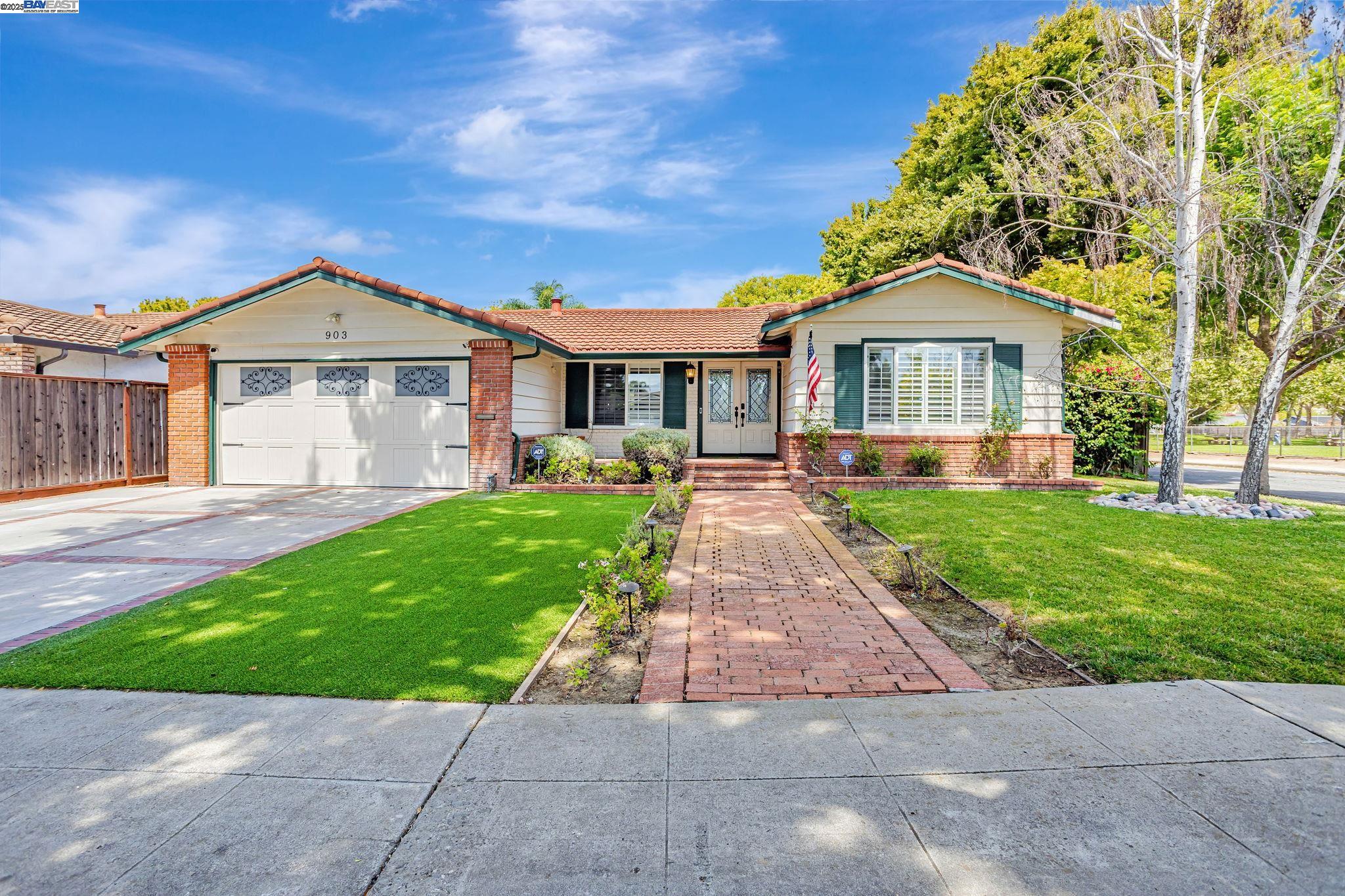 Detail Gallery Image 2 of 41 For 903 Lanewood Dr, San Jose,  CA 95125 - 4 Beds | 2 Baths