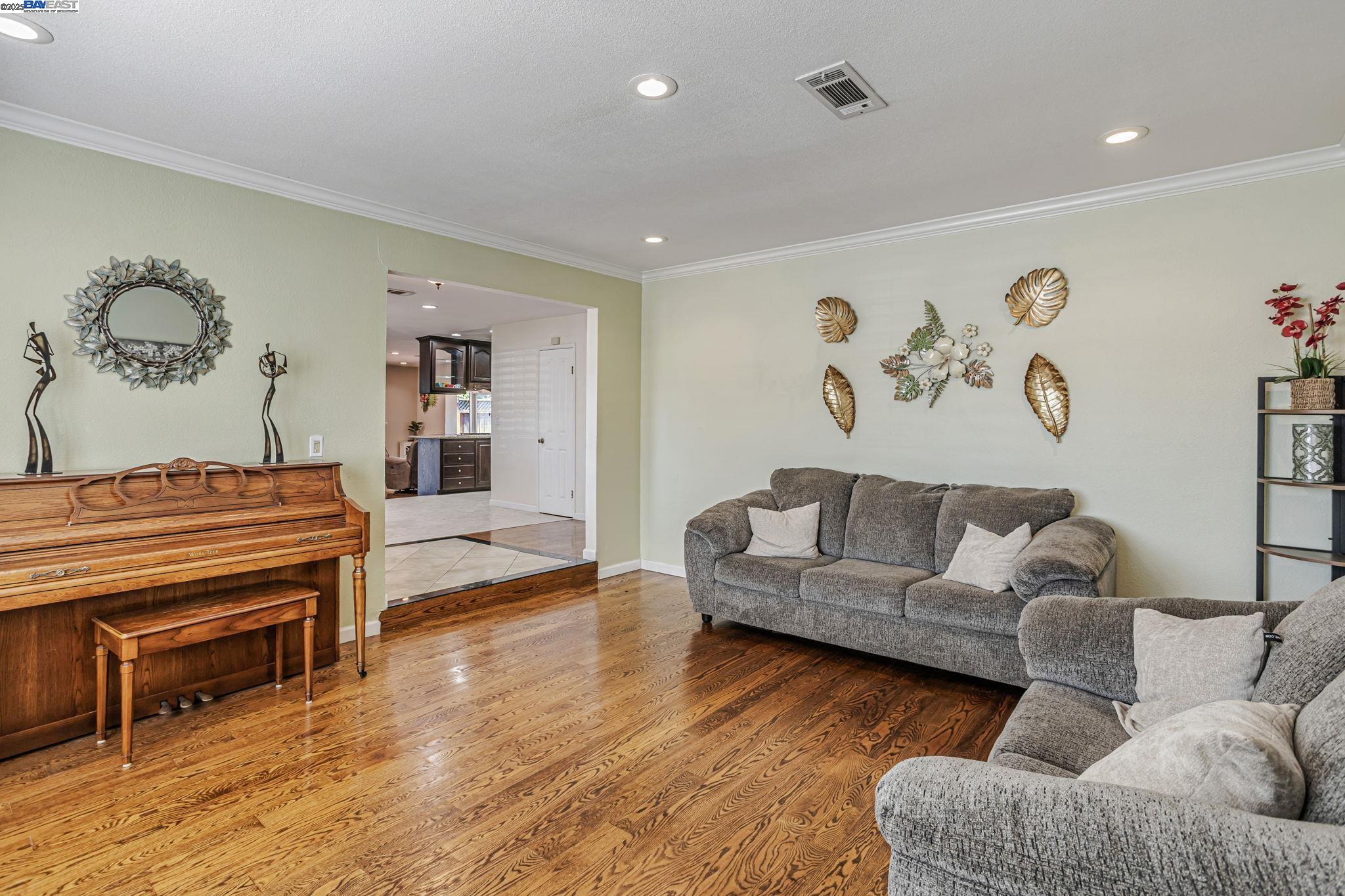 Detail Gallery Image 11 of 41 For 903 Lanewood Dr, San Jose,  CA 95125 - 4 Beds | 2 Baths