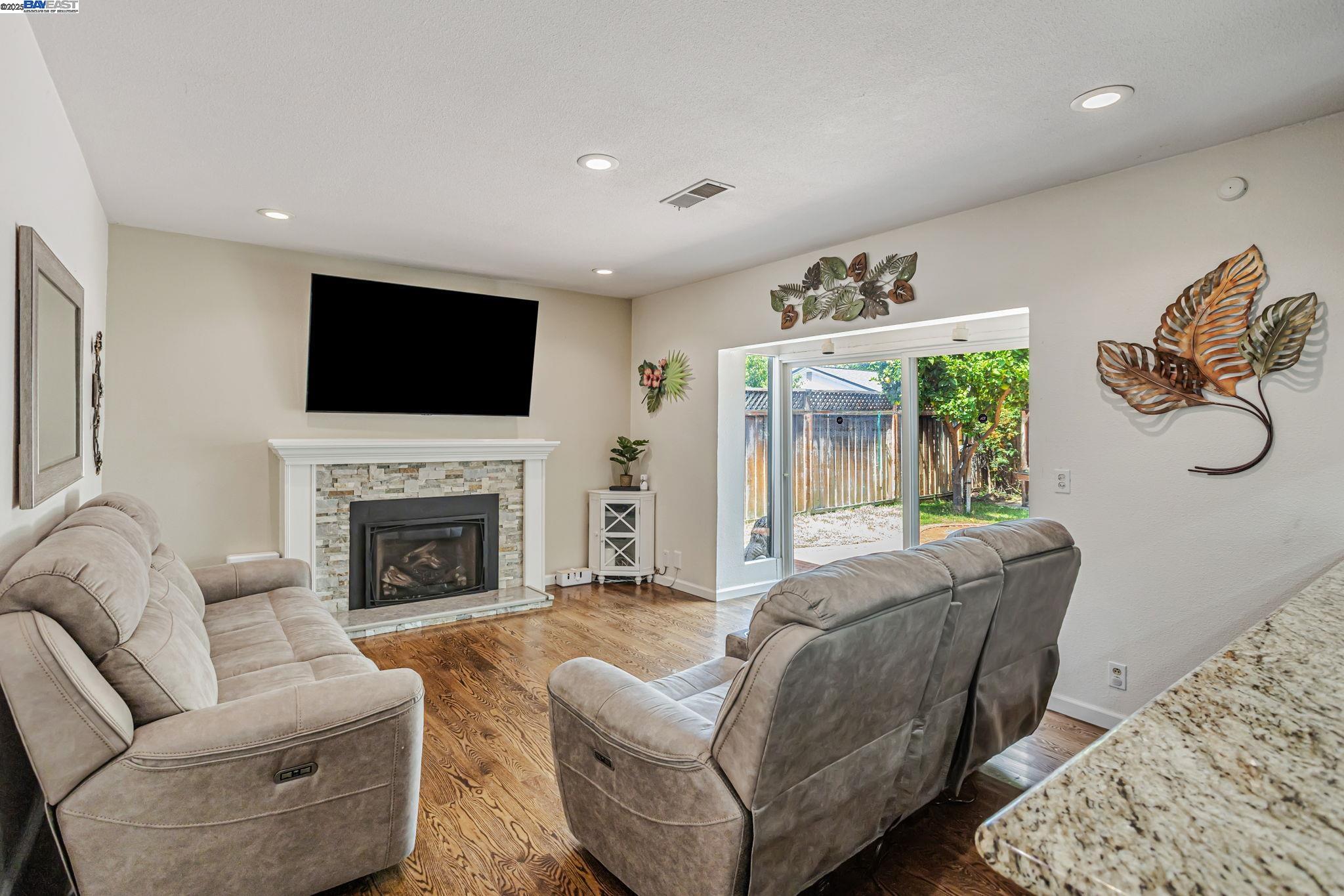 Detail Gallery Image 12 of 41 For 903 Lanewood Dr, San Jose,  CA 95125 - 4 Beds | 2 Baths