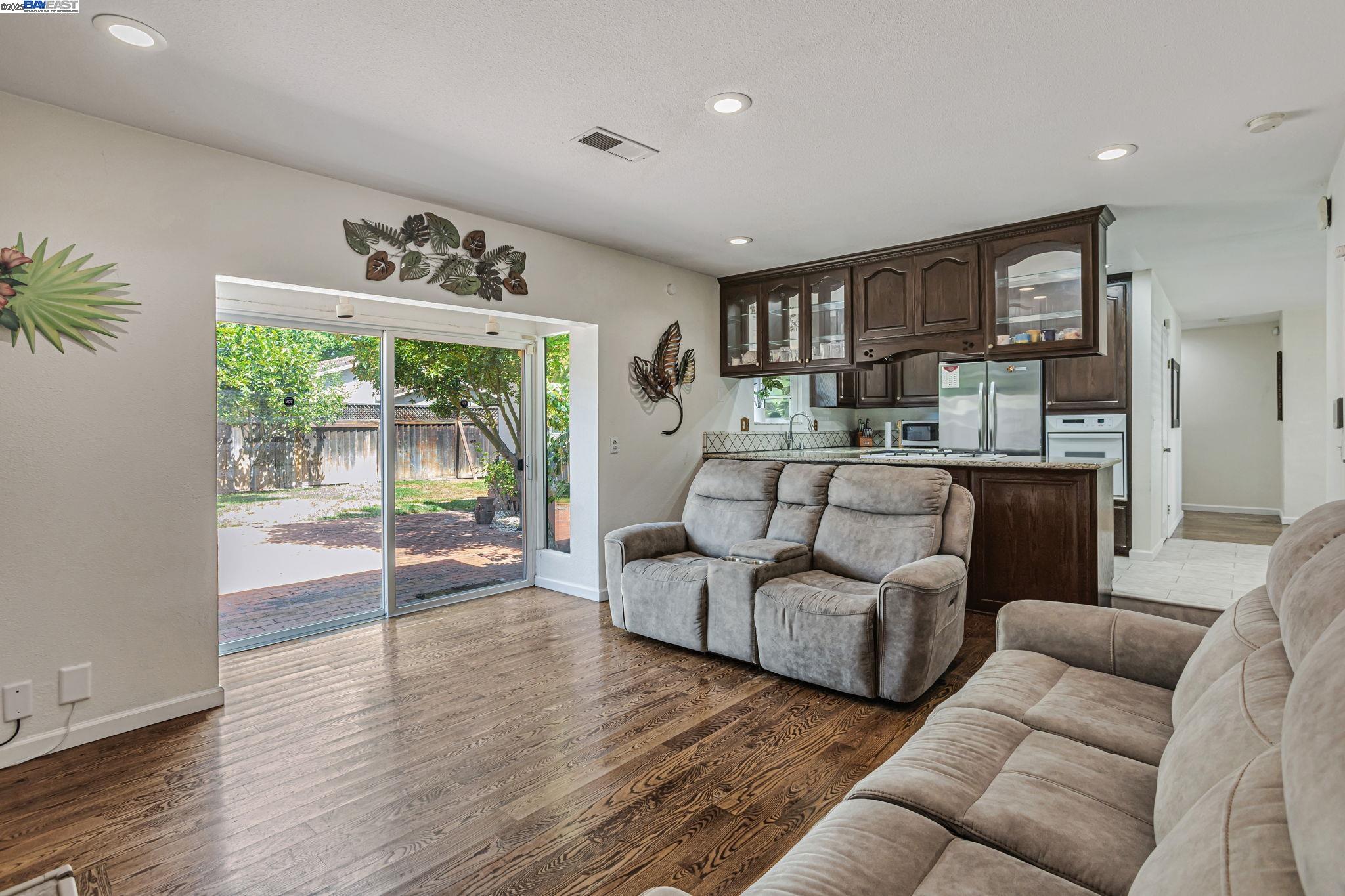 Detail Gallery Image 13 of 41 For 903 Lanewood Dr, San Jose,  CA 95125 - 4 Beds | 2 Baths