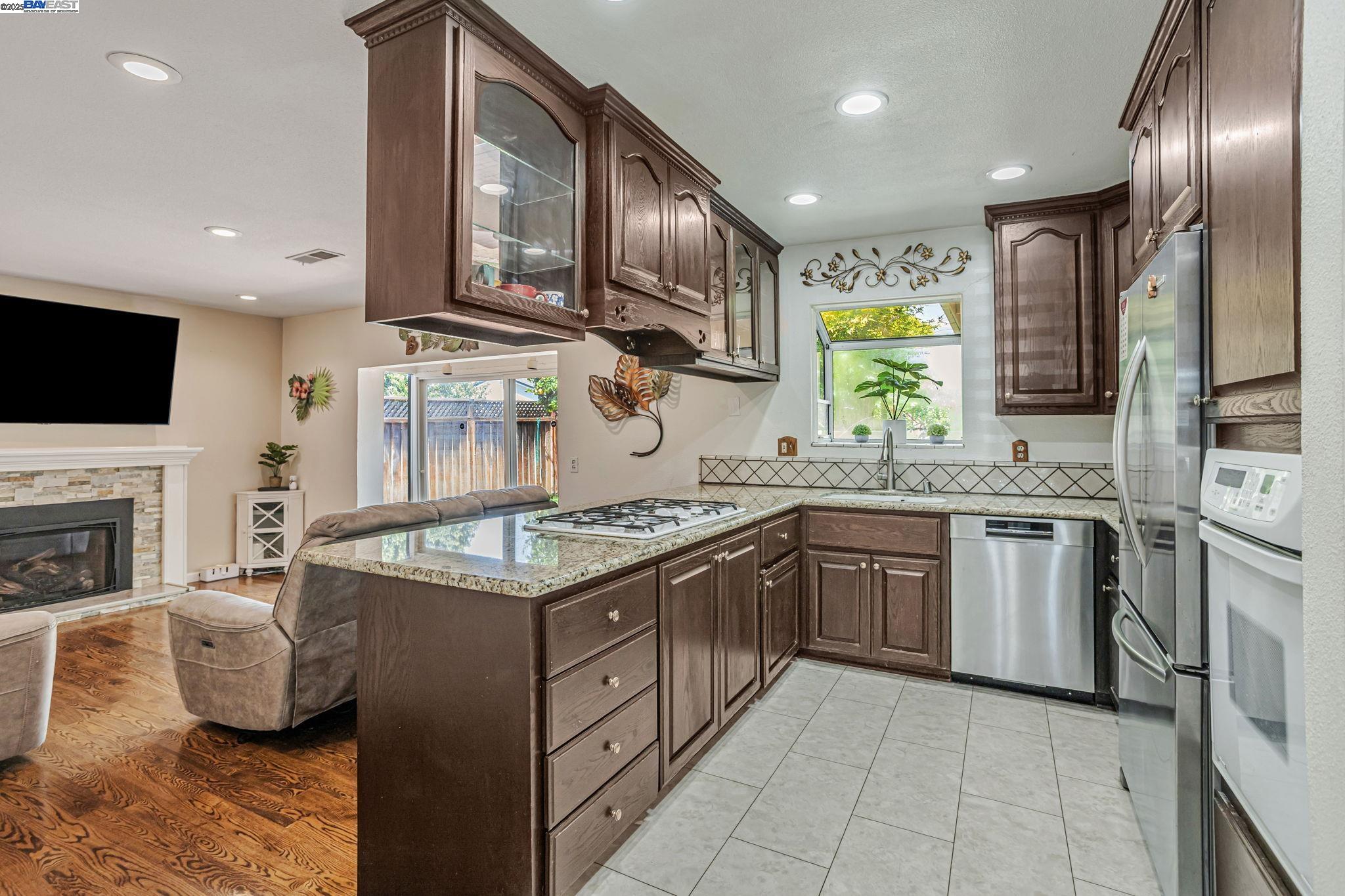 Detail Gallery Image 14 of 41 For 903 Lanewood Dr, San Jose,  CA 95125 - 4 Beds | 2 Baths