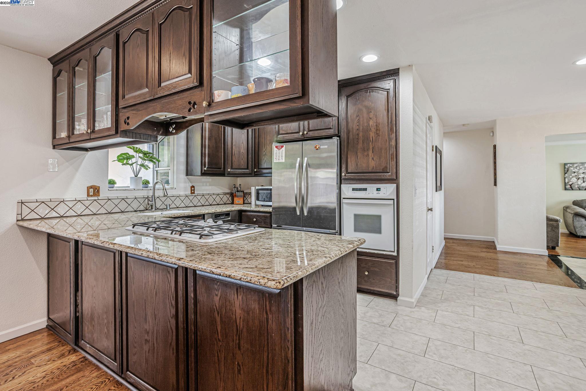 Detail Gallery Image 15 of 41 For 903 Lanewood Dr, San Jose,  CA 95125 - 4 Beds | 2 Baths