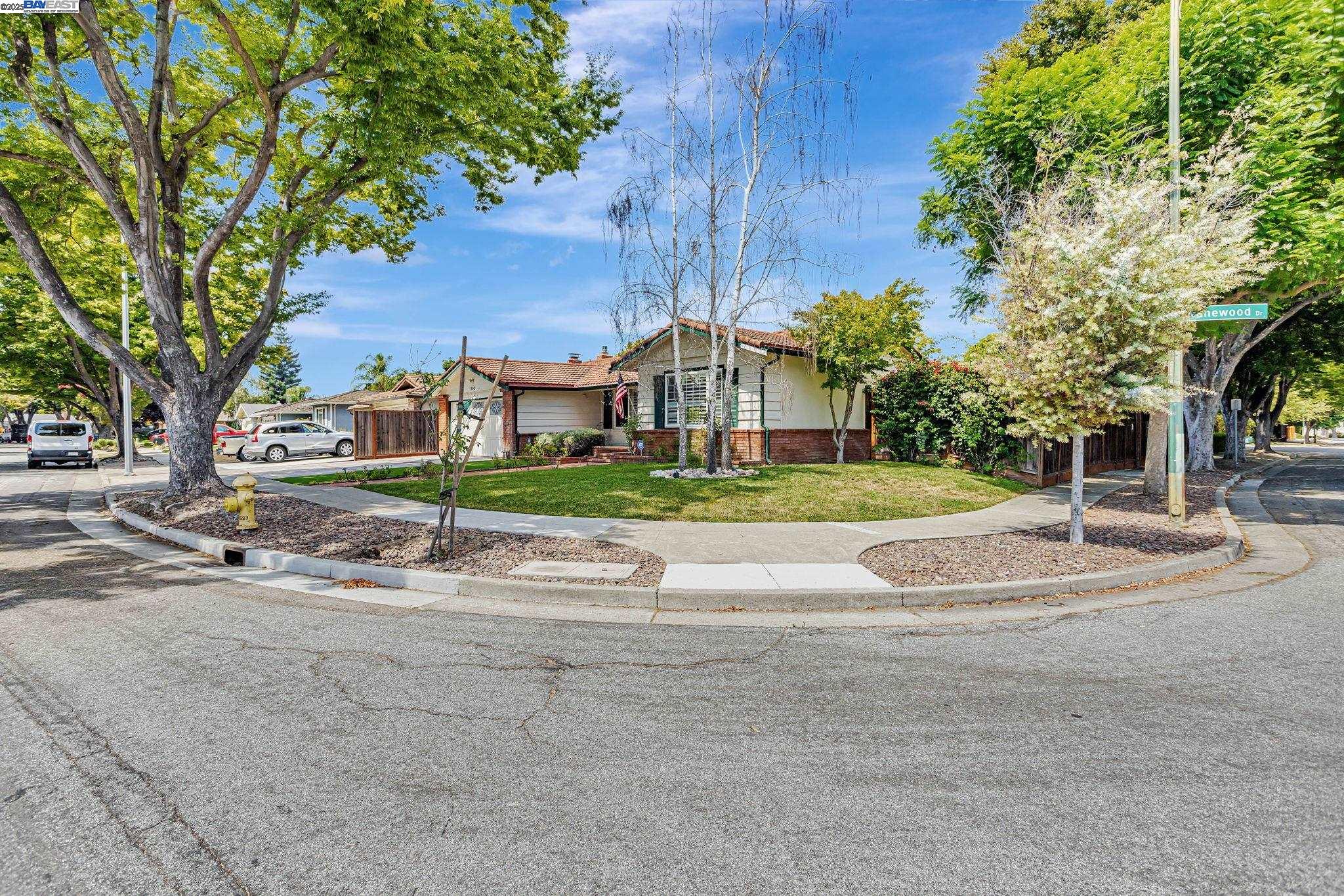 Detail Gallery Image 3 of 41 For 903 Lanewood Dr, San Jose,  CA 95125 - 4 Beds | 2 Baths