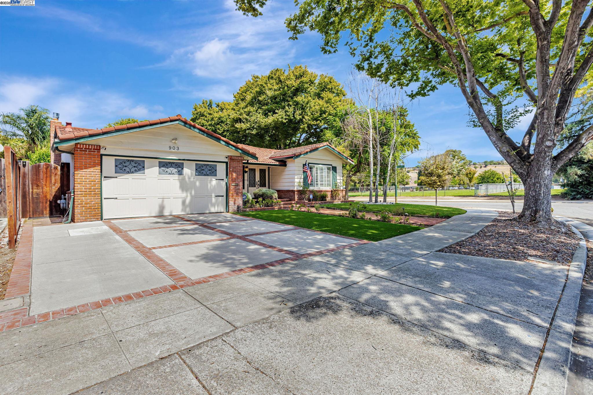 Detail Gallery Image 4 of 41 For 903 Lanewood Dr, San Jose,  CA 95125 - 4 Beds | 2 Baths