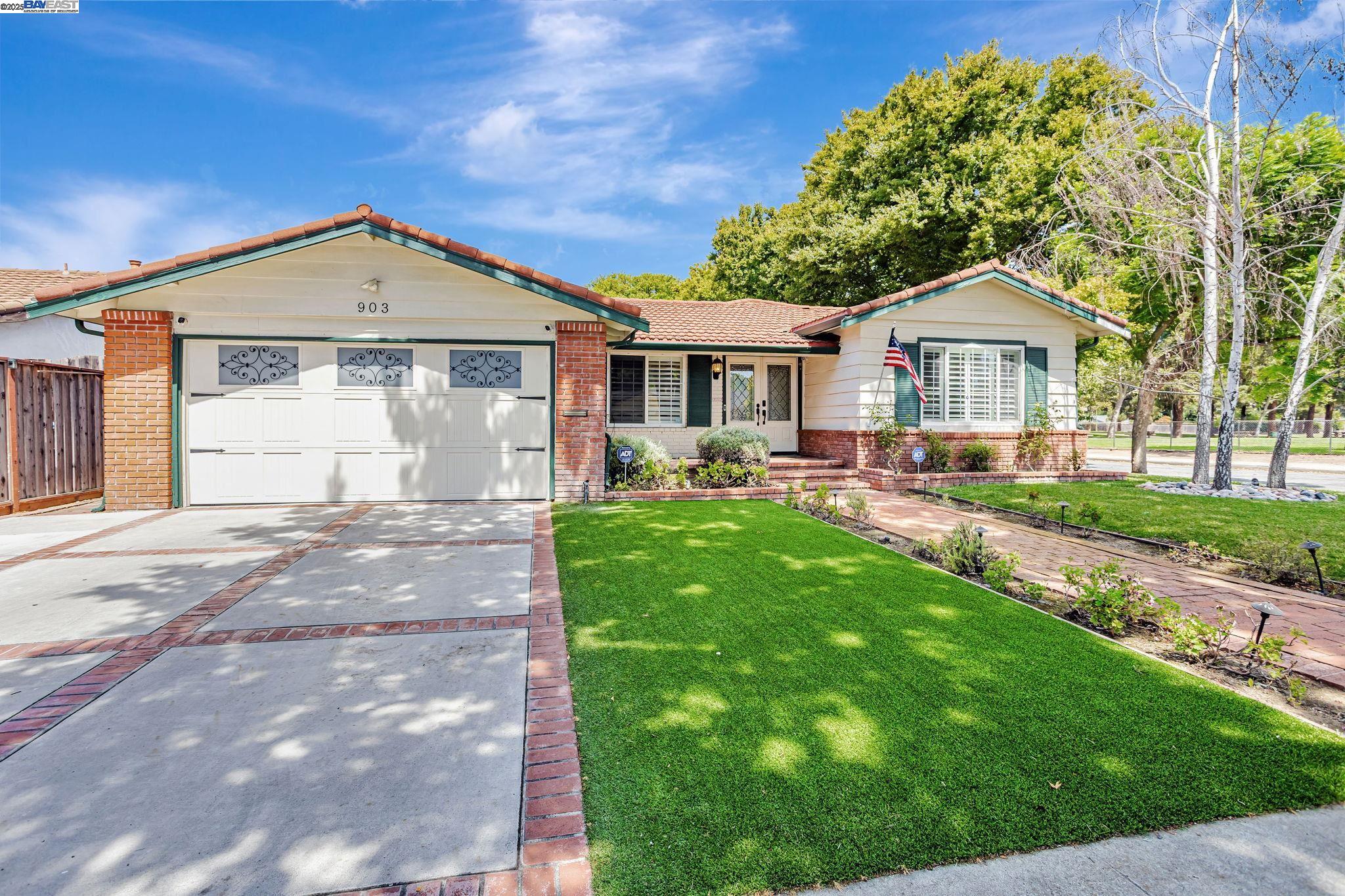 Detail Gallery Image 6 of 41 For 903 Lanewood Dr, San Jose,  CA 95125 - 4 Beds | 2 Baths