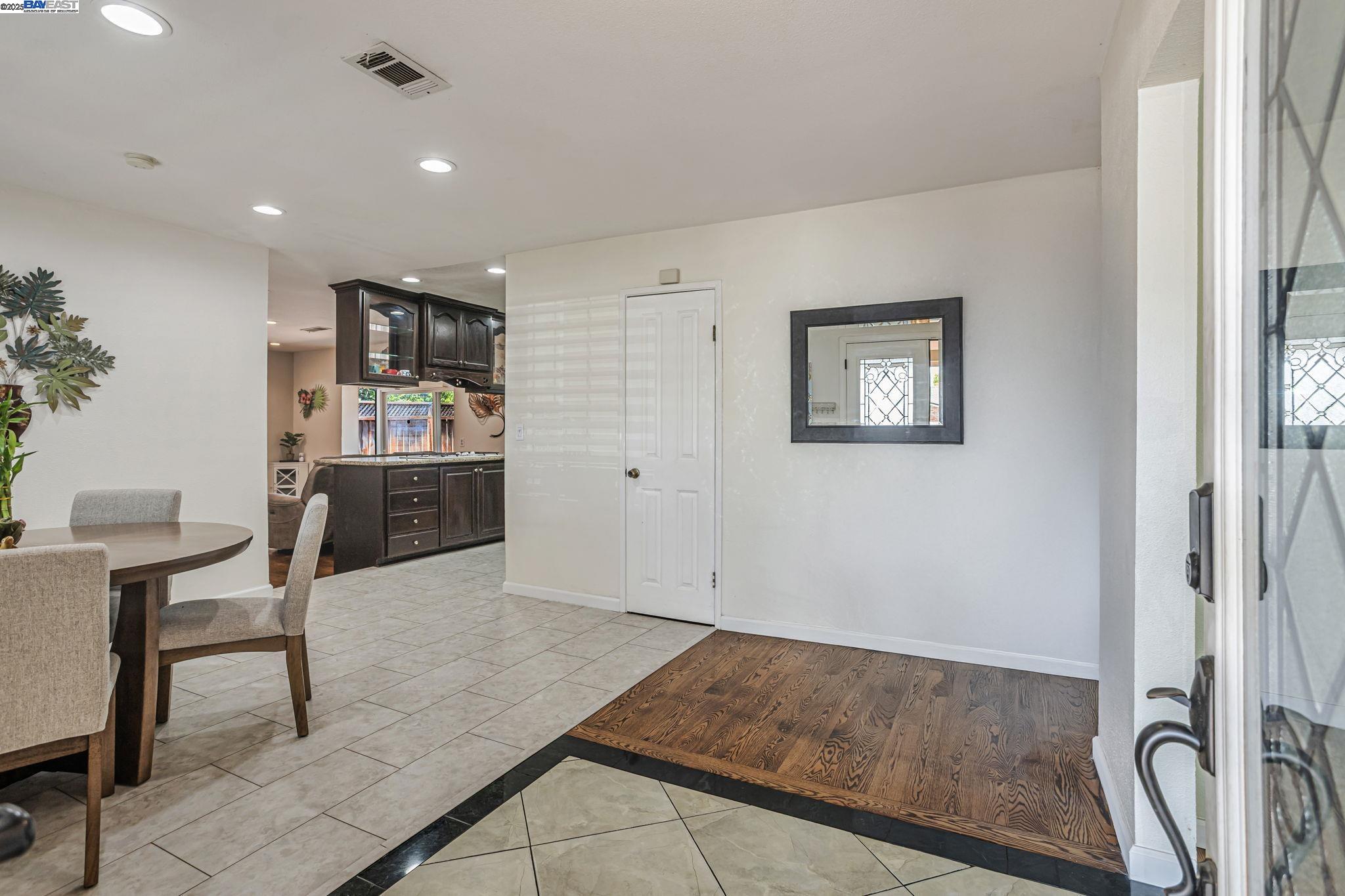 Detail Gallery Image 9 of 41 For 903 Lanewood Dr, San Jose,  CA 95125 - 4 Beds | 2 Baths
