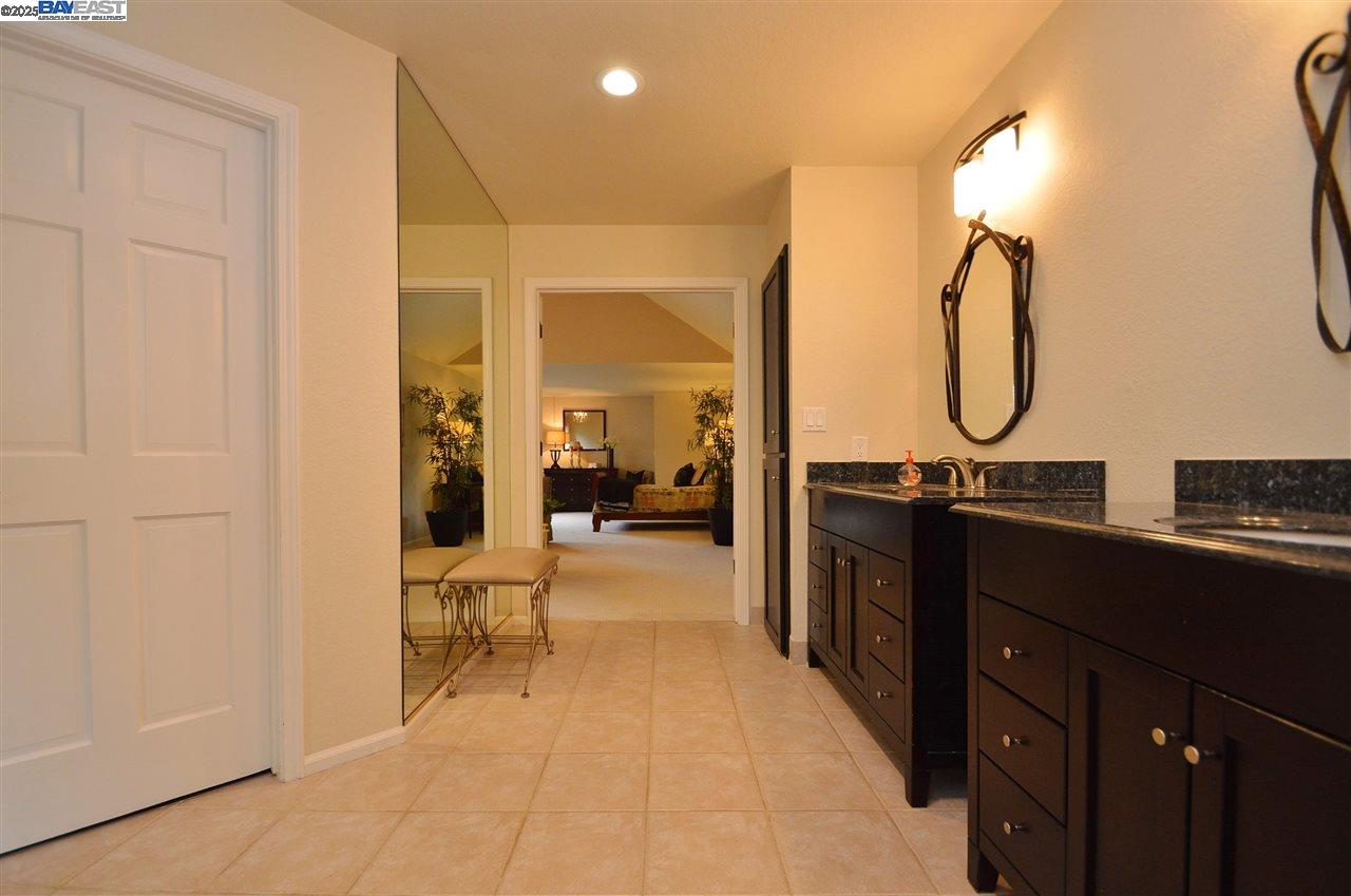 Detail Gallery Image 16 of 33 For 2051 Pebble Dr, Alamo,  CA 94507 - 5 Beds | 3 Baths