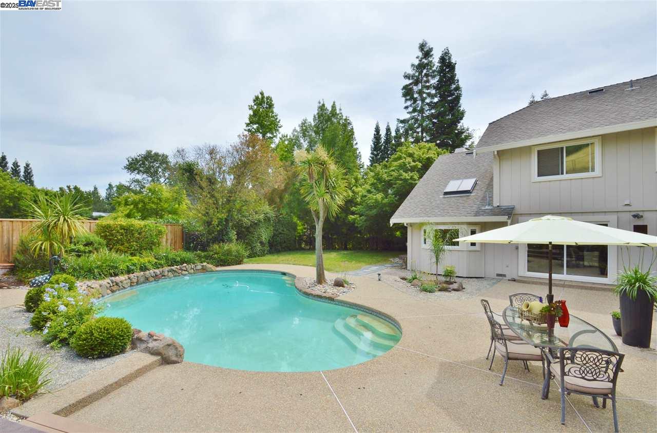 Detail Gallery Image 24 of 33 For 2051 Pebble Dr, Alamo,  CA 94507 - 5 Beds | 3 Baths