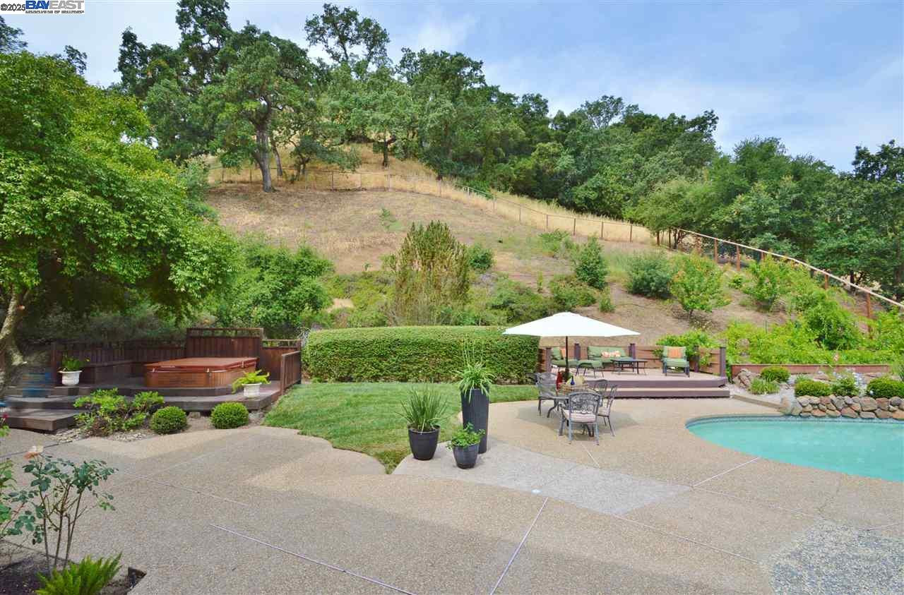 Detail Gallery Image 28 of 33 For 2051 Pebble Dr, Alamo,  CA 94507 - 5 Beds | 3 Baths