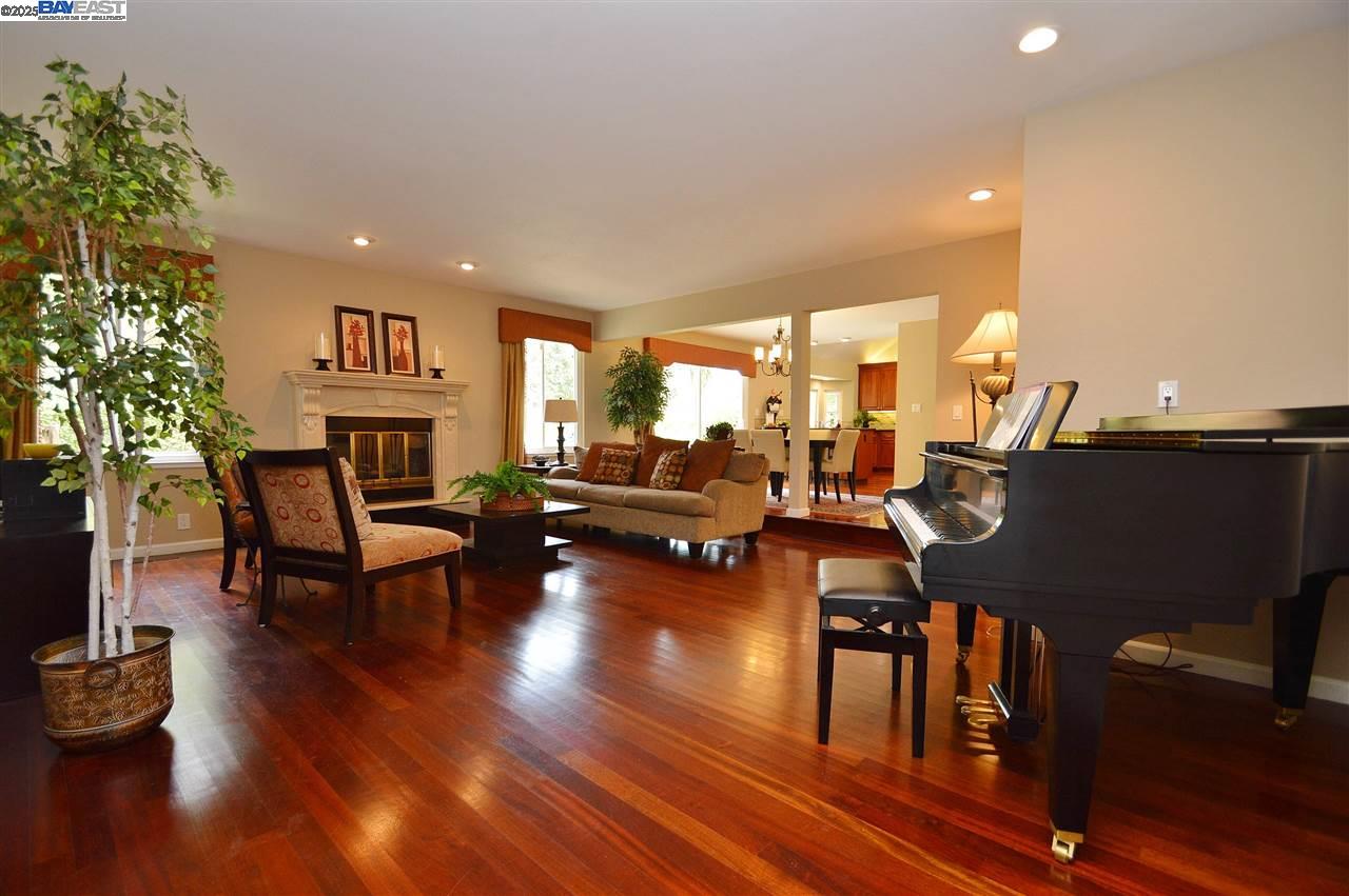 Detail Gallery Image 6 of 33 For 2051 Pebble Dr, Alamo,  CA 94507 - 5 Beds | 3 Baths