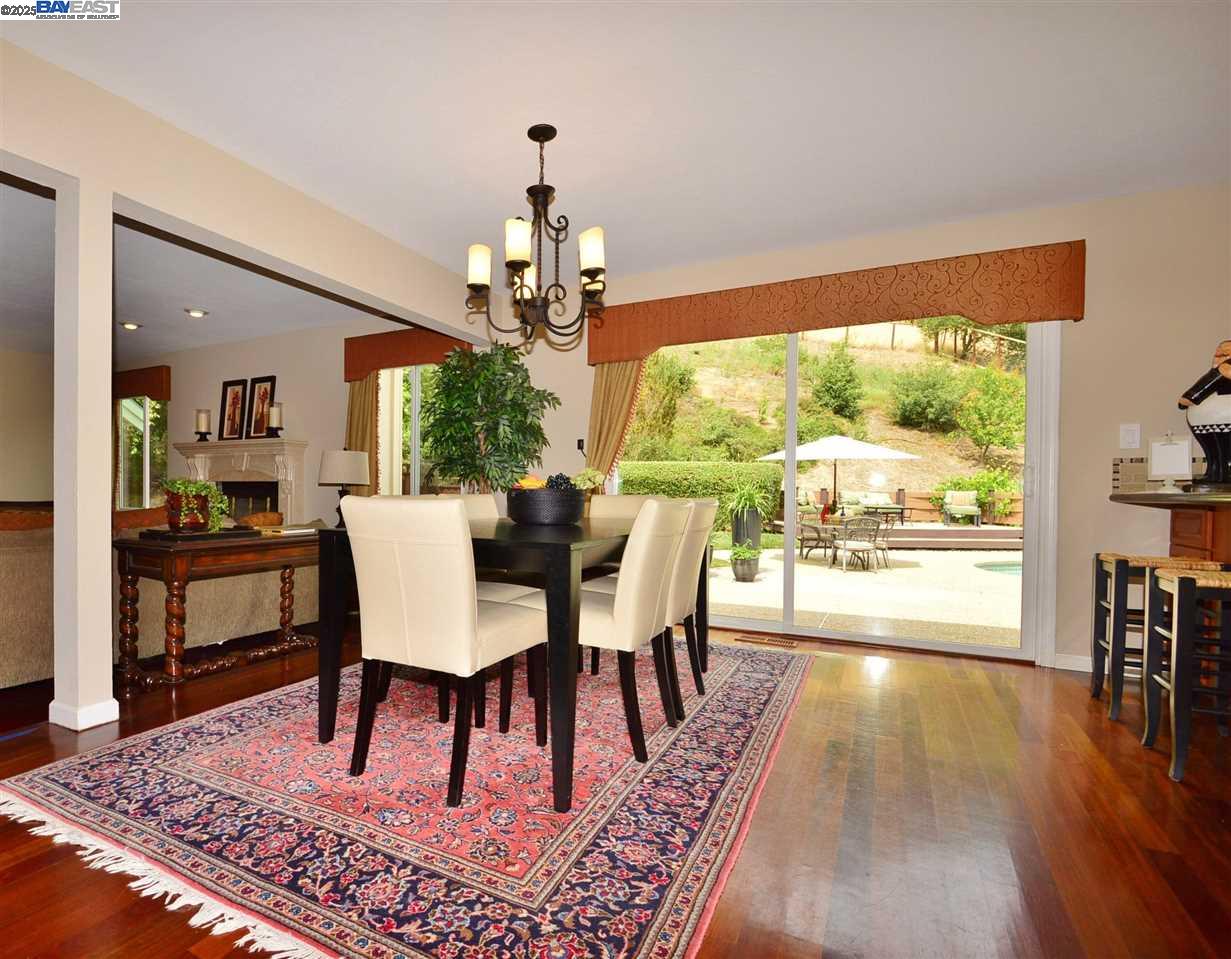 Detail Gallery Image 9 of 33 For 2051 Pebble Dr, Alamo,  CA 94507 - 5 Beds | 3 Baths