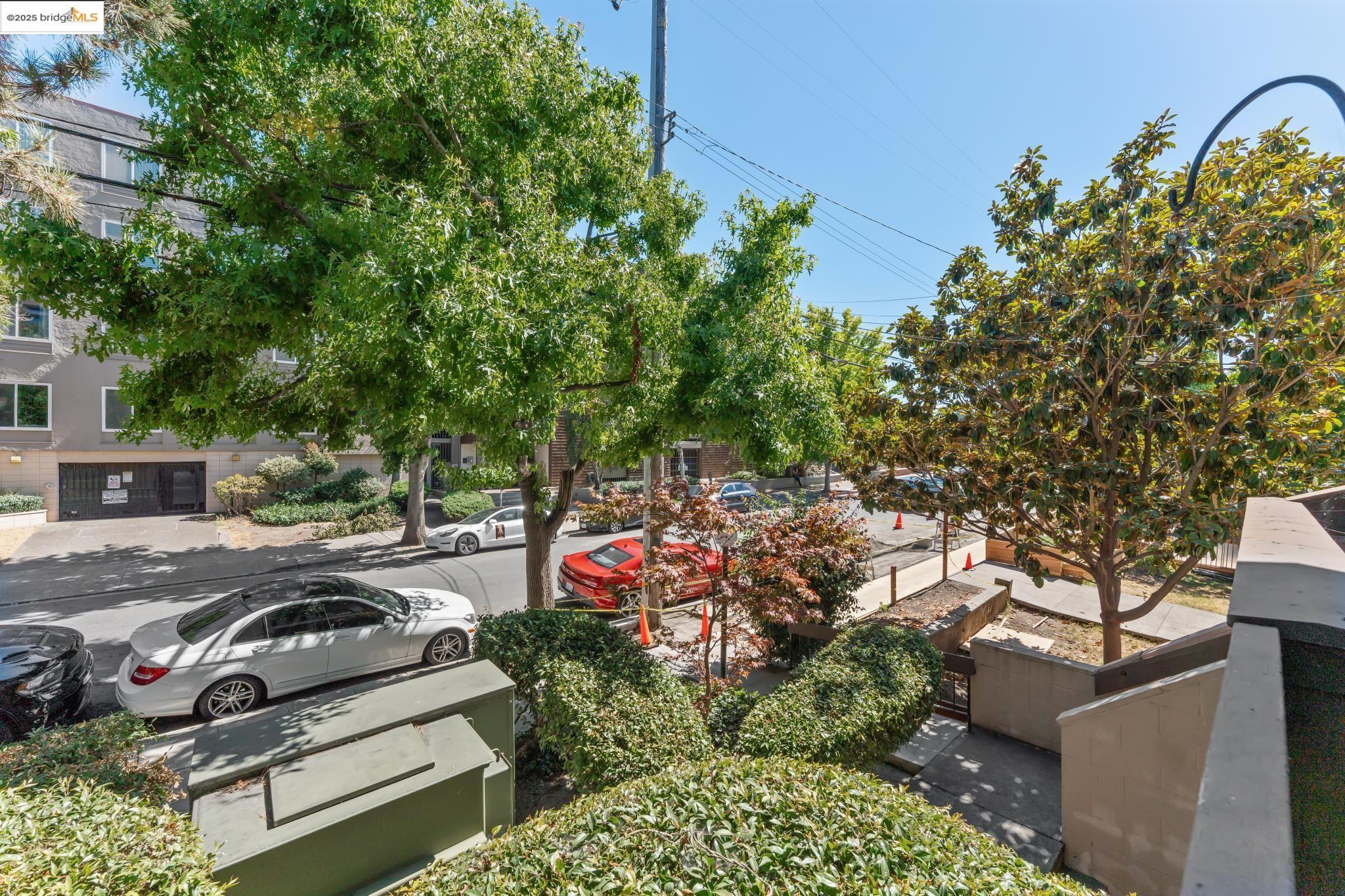Detail Gallery Image 2 of 33 For 325 Vernon St #105,  Oakland,  CA 94610 - 2 Beds | 2 Baths