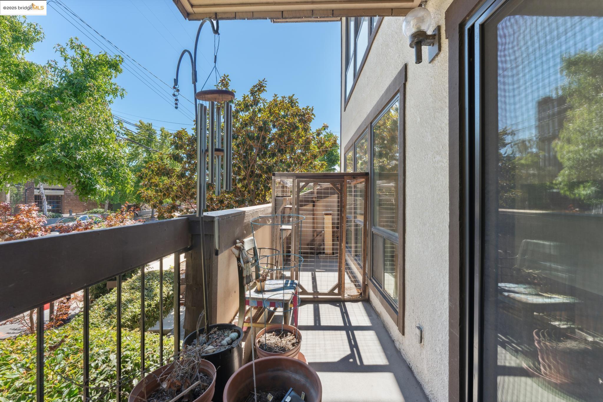 Detail Gallery Image 11 of 33 For 325 Vernon St #105,  Oakland,  CA 94610 - 2 Beds | 2 Baths