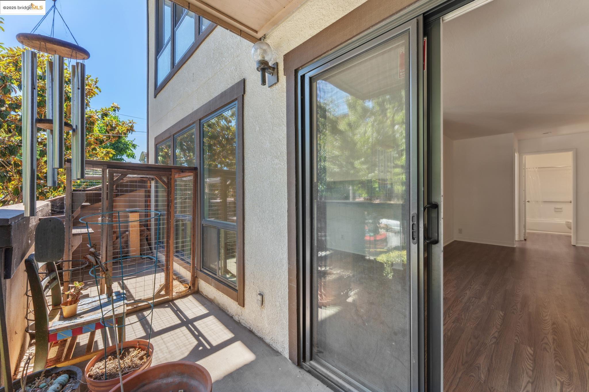 Detail Gallery Image 12 of 33 For 325 Vernon St #105,  Oakland,  CA 94610 - 2 Beds | 2 Baths