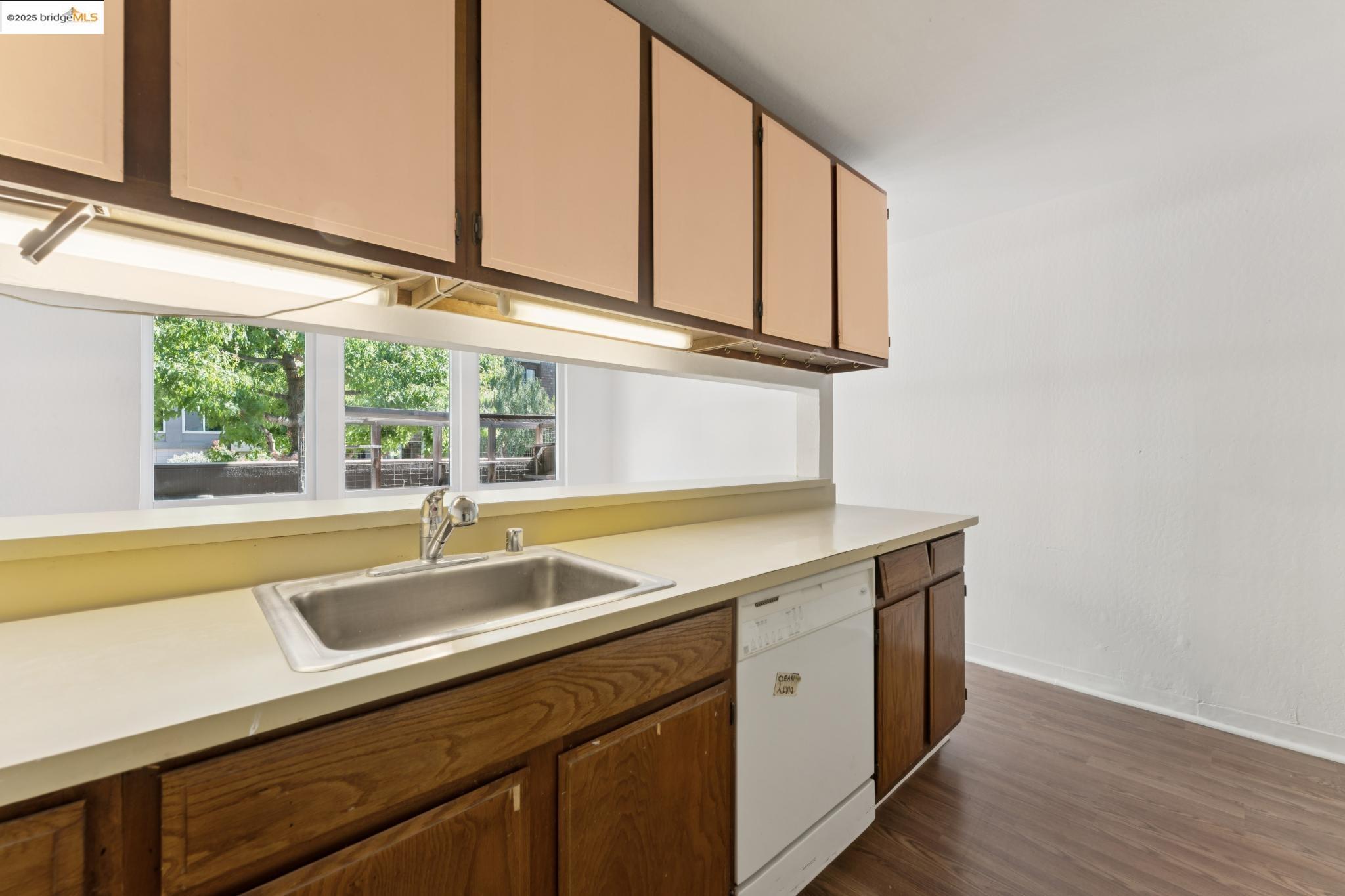 Detail Gallery Image 15 of 33 For 325 Vernon St #105,  Oakland,  CA 94610 - 2 Beds | 2 Baths