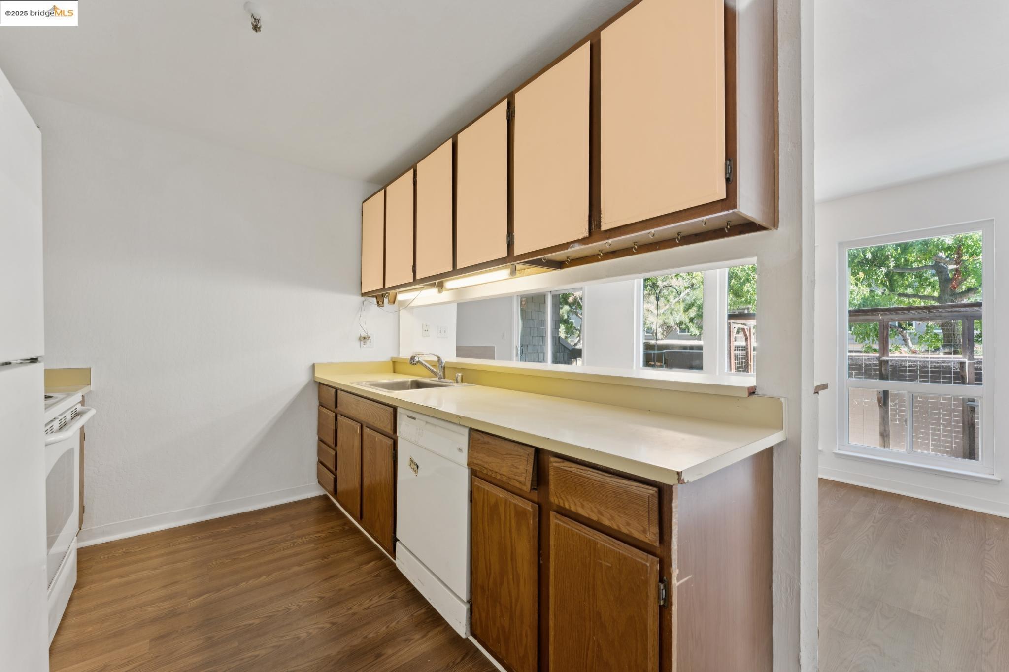 Detail Gallery Image 16 of 33 For 325 Vernon St #105,  Oakland,  CA 94610 - 2 Beds | 2 Baths