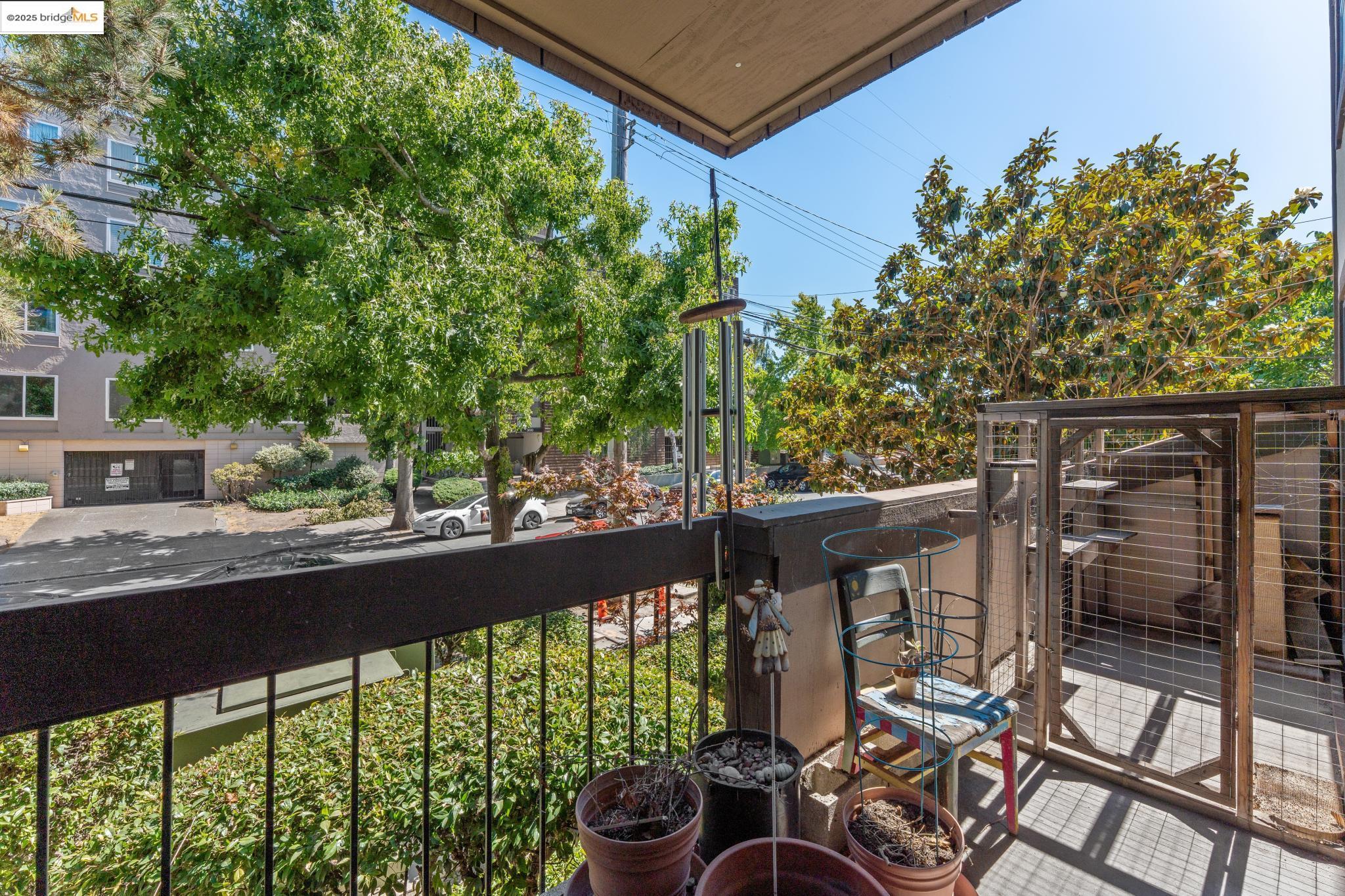 Detail Gallery Image 9 of 33 For 325 Vernon St #105,  Oakland,  CA 94610 - 2 Beds | 2 Baths