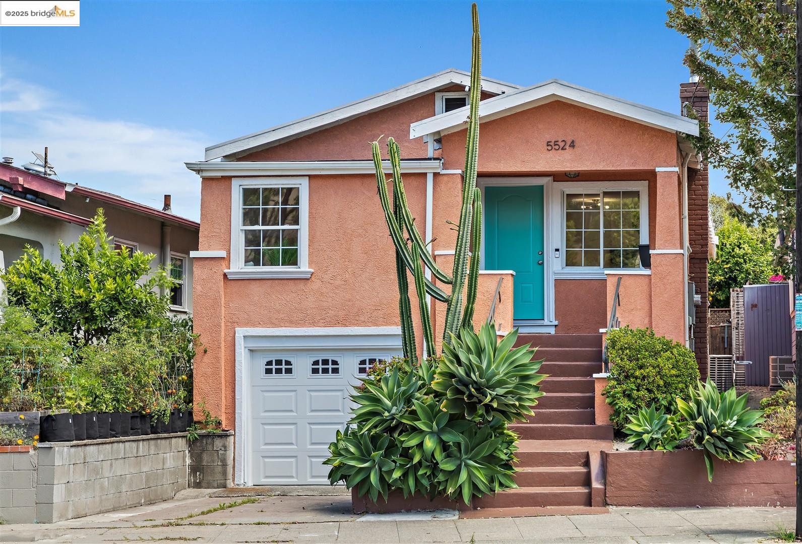 Detail Gallery Image 2 of 59 For 5524 Shattuck Ave, Oakland,  CA 94609 - 3 Beds | 2 Baths
