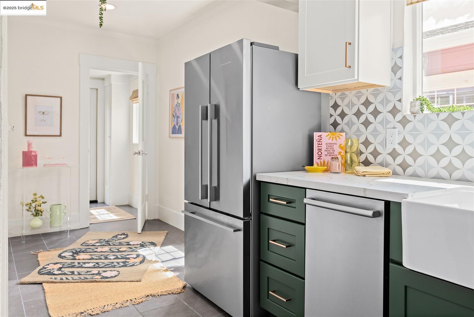 Detail Gallery Image 14 of 59 For 5524 Shattuck Ave, Oakland,  CA 94609 - 3 Beds | 2 Baths