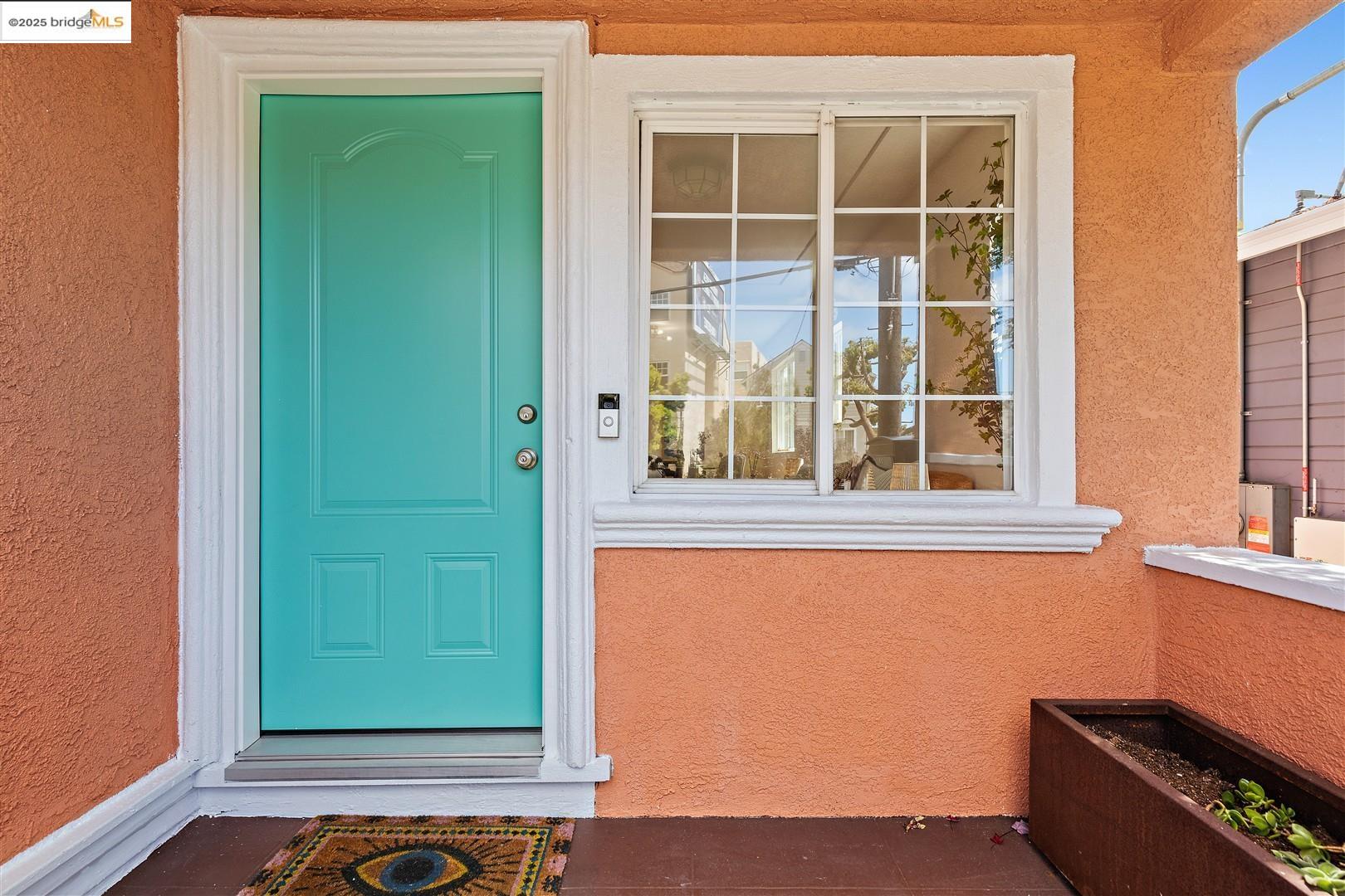 Detail Gallery Image 3 of 59 For 5524 Shattuck Ave, Oakland,  CA 94609 - 3 Beds | 2 Baths