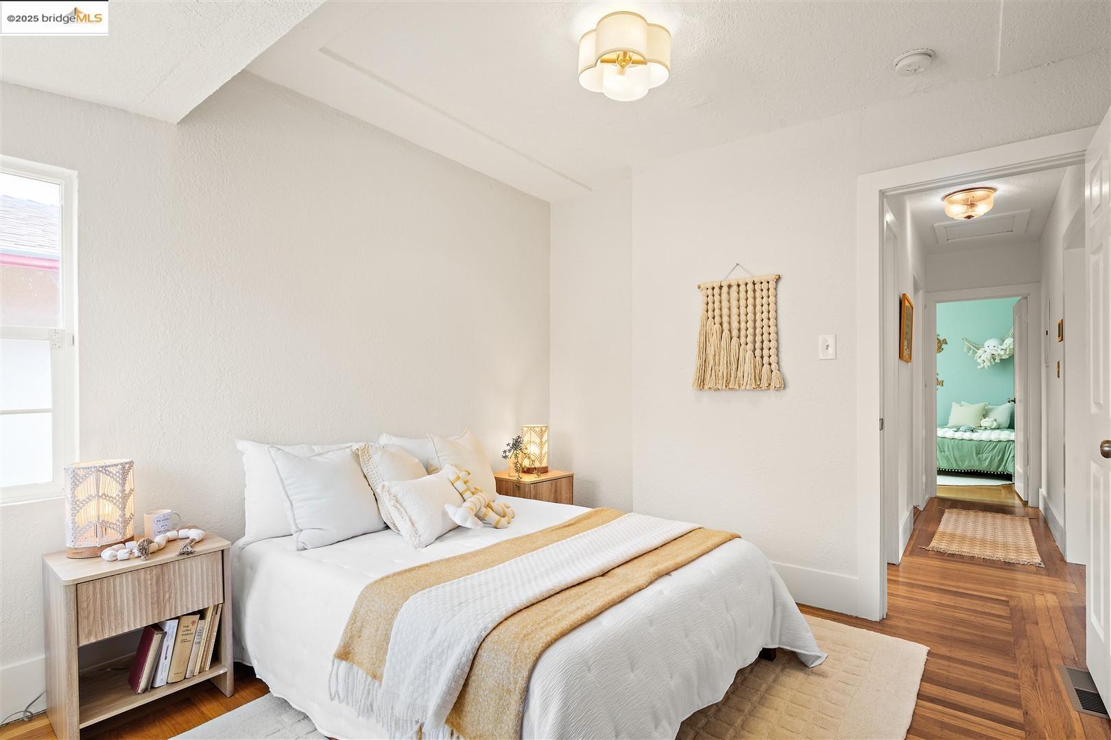 Detail Gallery Image 24 of 59 For 5524 Shattuck Ave, Oakland,  CA 94609 - 3 Beds | 2 Baths