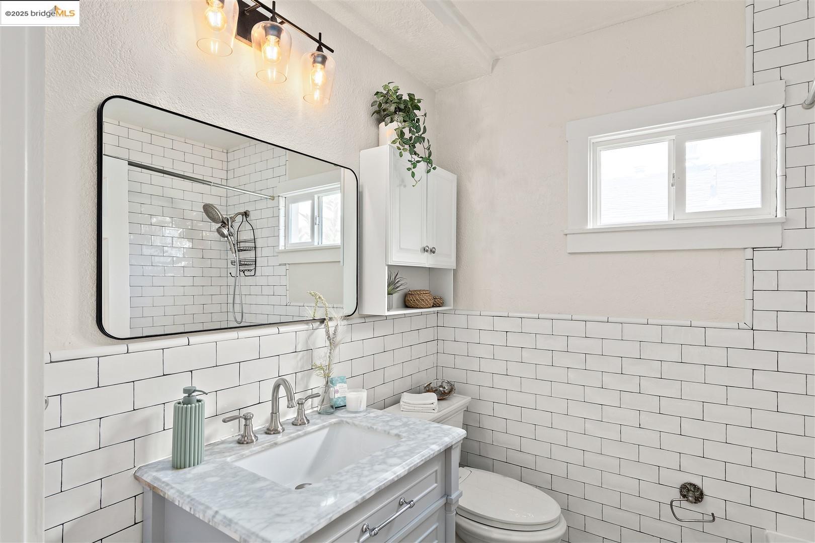 Detail Gallery Image 25 of 59 For 5524 Shattuck Ave, Oakland,  CA 94609 - 3 Beds | 2 Baths