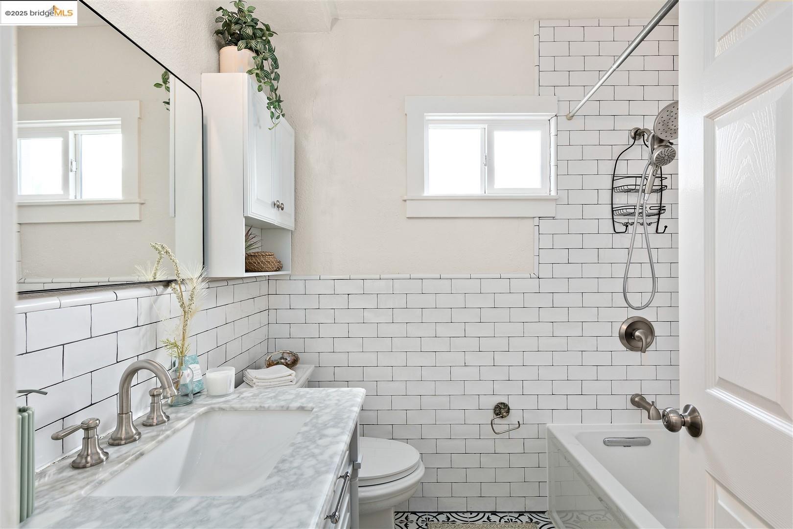 Detail Gallery Image 26 of 59 For 5524 Shattuck Ave, Oakland,  CA 94609 - 3 Beds | 2 Baths