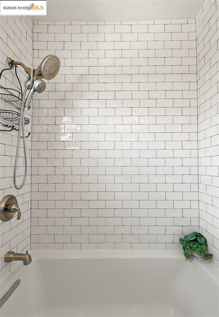 Detail Gallery Image 27 of 59 For 5524 Shattuck Ave, Oakland,  CA 94609 - 3 Beds | 2 Baths