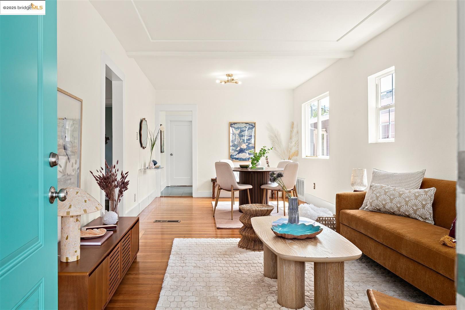 Detail Gallery Image 4 of 59 For 5524 Shattuck Ave, Oakland,  CA 94609 - 3 Beds | 2 Baths