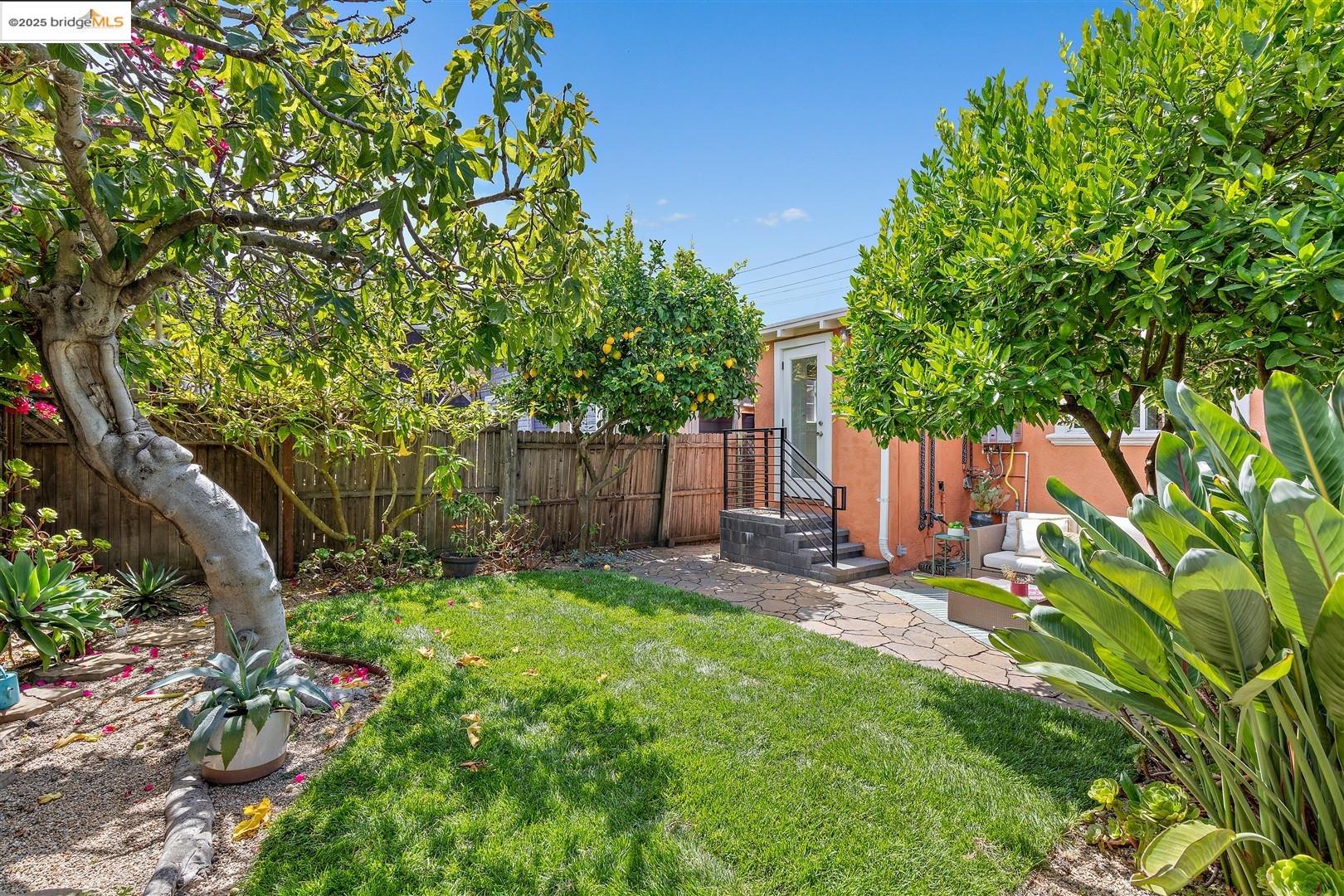 Detail Gallery Image 33 of 59 For 5524 Shattuck Ave, Oakland,  CA 94609 - 3 Beds | 2 Baths