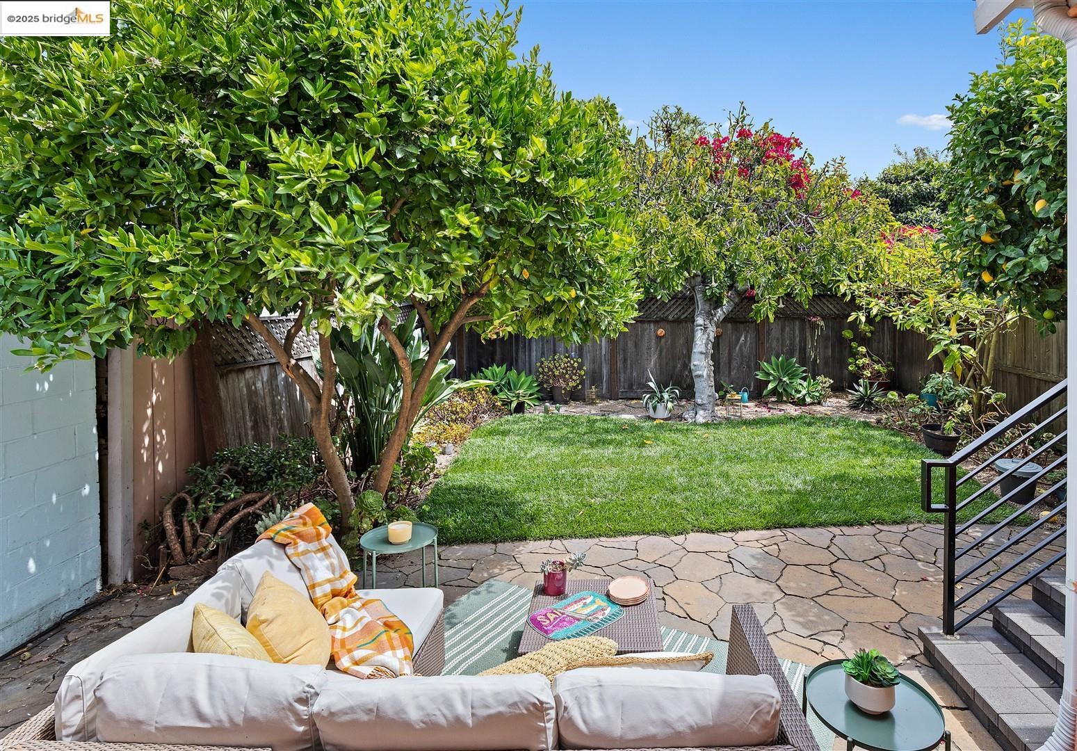 Detail Gallery Image 34 of 59 For 5524 Shattuck Ave, Oakland,  CA 94609 - 3 Beds | 2 Baths