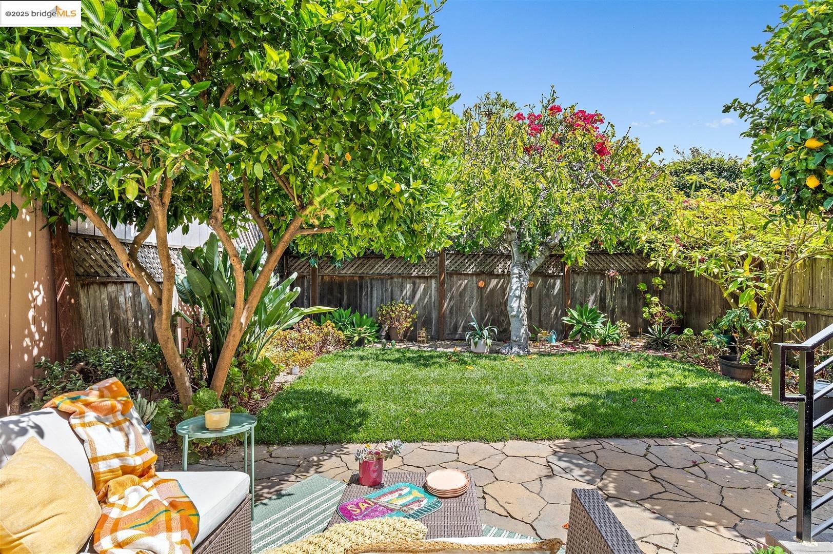 Detail Gallery Image 35 of 59 For 5524 Shattuck Ave, Oakland,  CA 94609 - 3 Beds | 2 Baths
