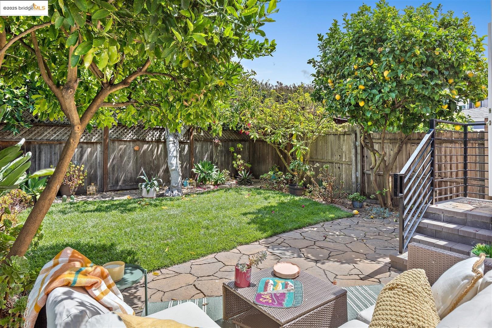 Detail Gallery Image 36 of 59 For 5524 Shattuck Ave, Oakland,  CA 94609 - 3 Beds | 2 Baths