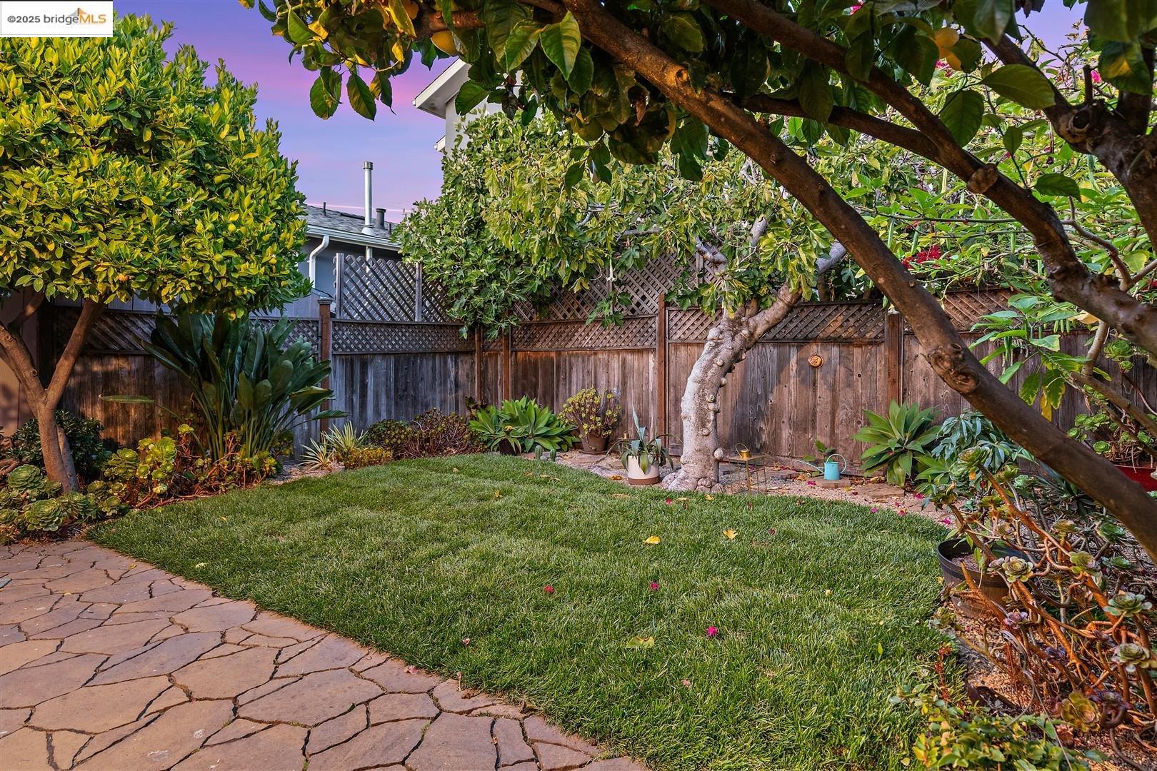 Detail Gallery Image 39 of 59 For 5524 Shattuck Ave, Oakland,  CA 94609 - 3 Beds | 2 Baths