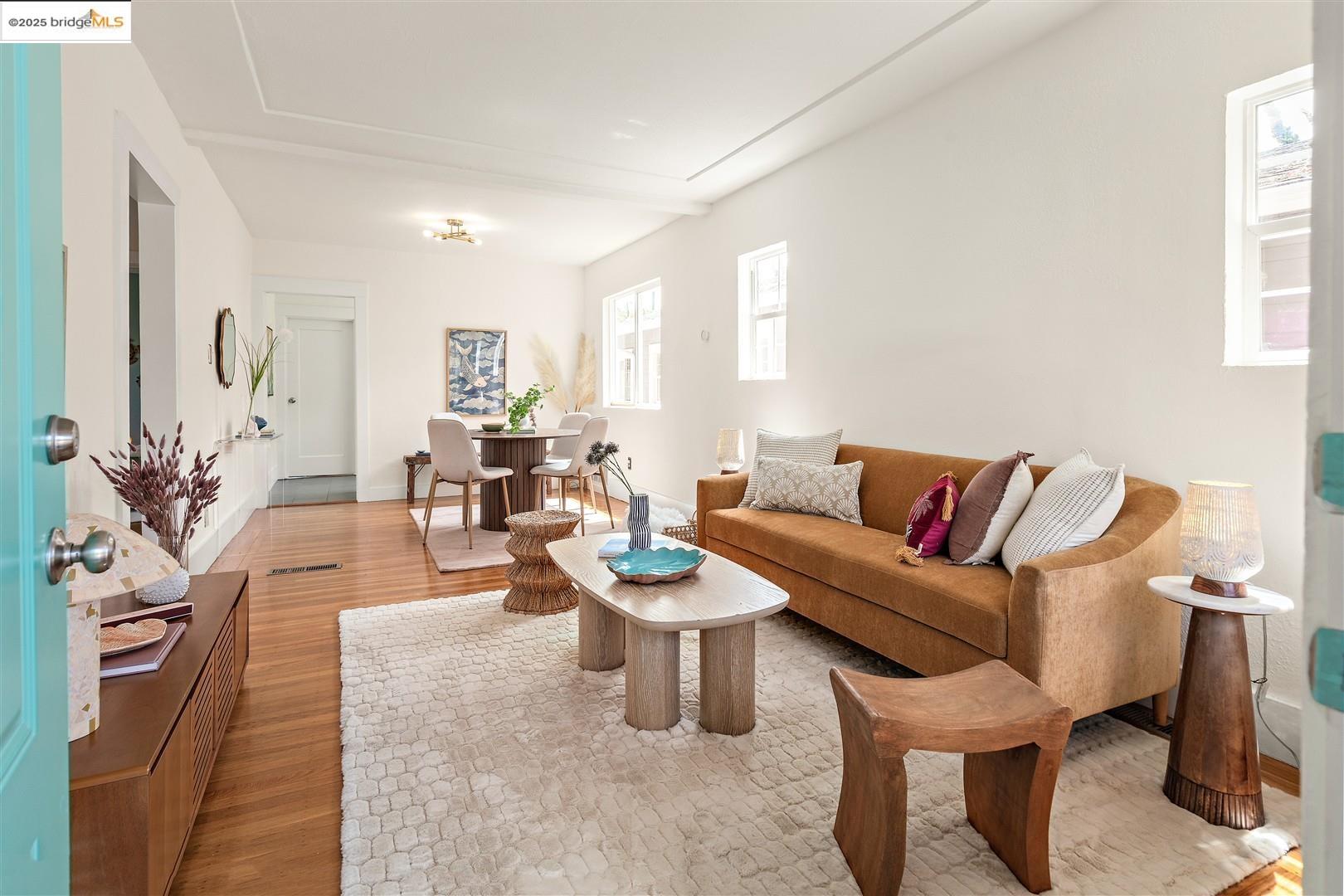 Detail Gallery Image 5 of 59 For 5524 Shattuck Ave, Oakland,  CA 94609 - 3 Beds | 2 Baths