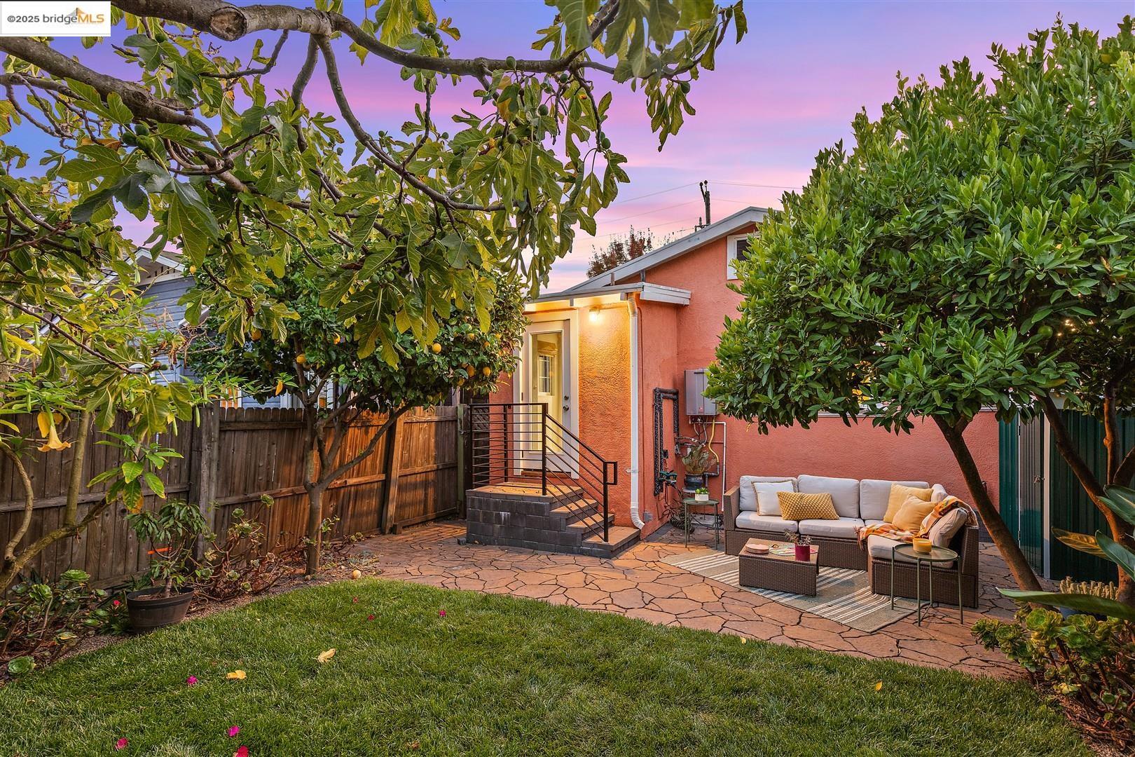Detail Gallery Image 41 of 59 For 5524 Shattuck Ave, Oakland,  CA 94609 - 3 Beds | 2 Baths