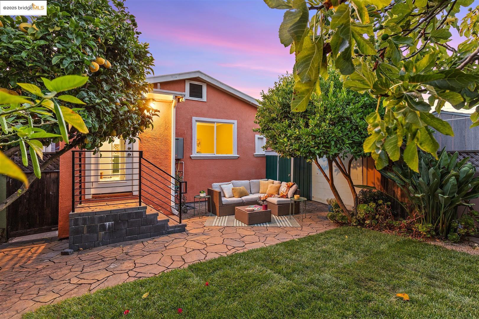 Detail Gallery Image 42 of 59 For 5524 Shattuck Ave, Oakland,  CA 94609 - 3 Beds | 2 Baths