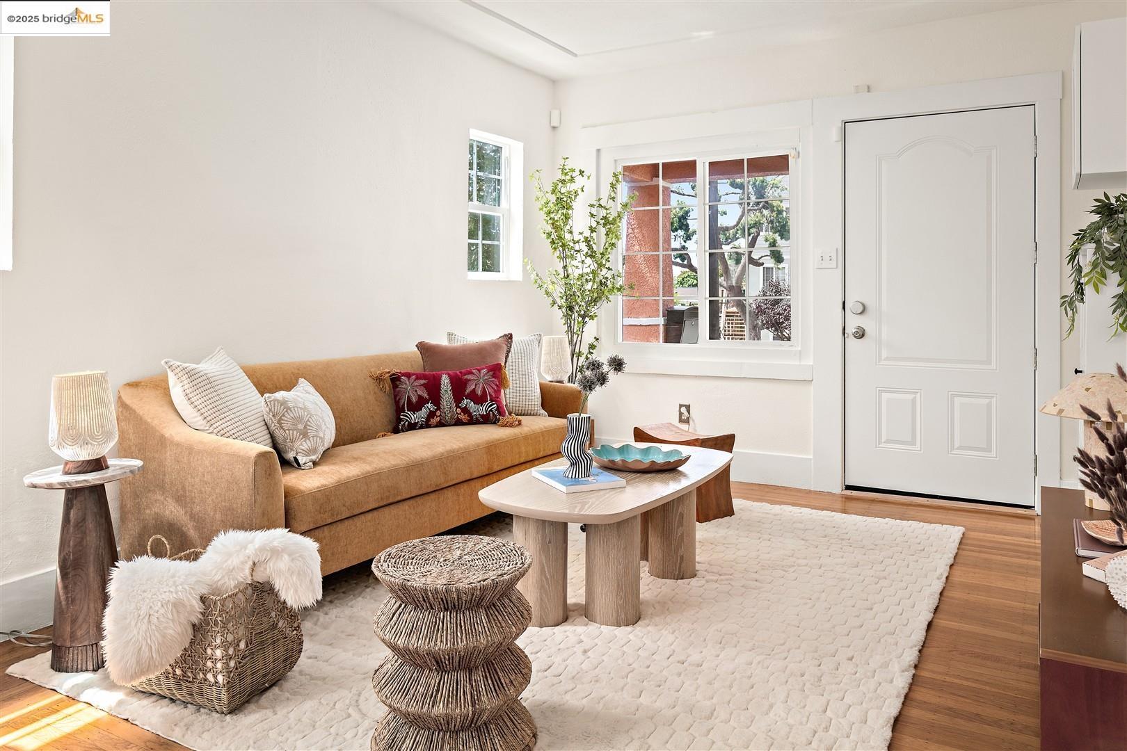 Detail Gallery Image 6 of 59 For 5524 Shattuck Ave, Oakland,  CA 94609 - 3 Beds | 2 Baths