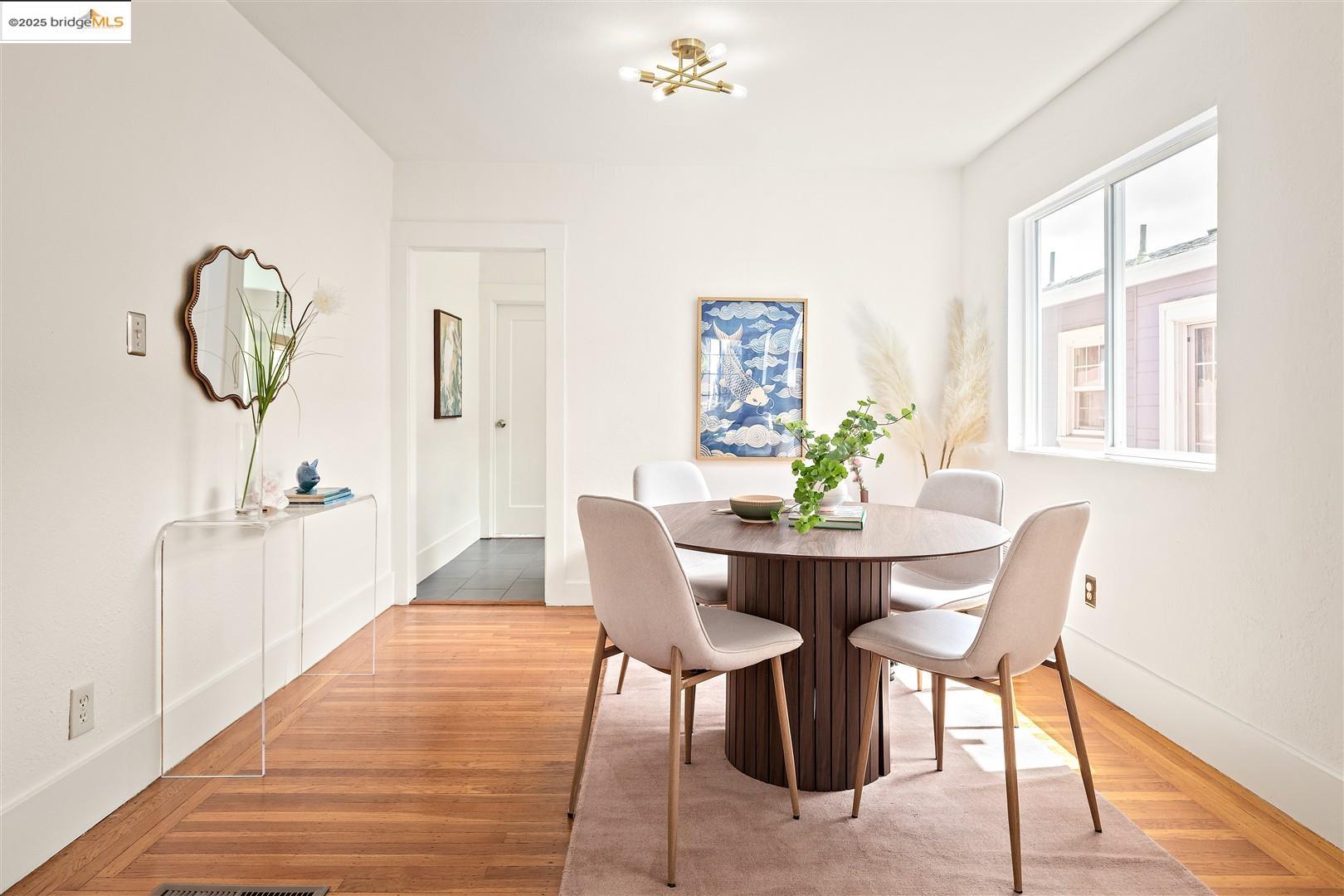 Detail Gallery Image 8 of 59 For 5524 Shattuck Ave, Oakland,  CA 94609 - 3 Beds | 2 Baths