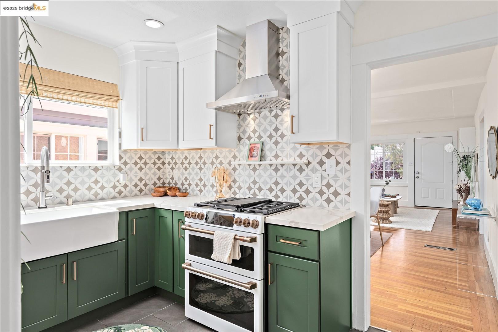 Detail Gallery Image 10 of 59 For 5524 Shattuck Ave, Oakland,  CA 94609 - 3 Beds | 2 Baths