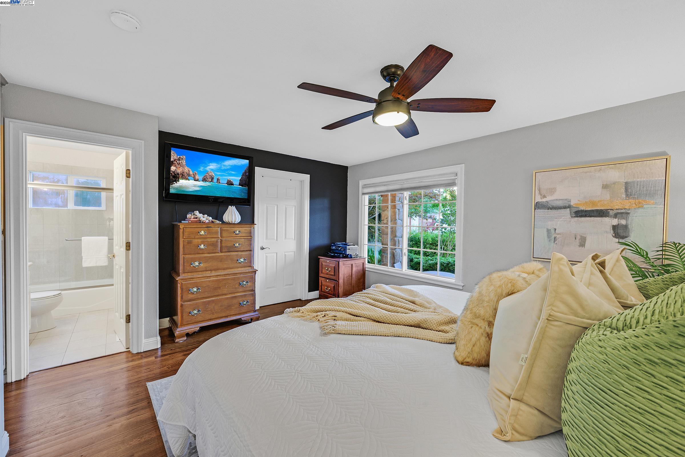 Detail Gallery Image 11 of 43 For 7872 Meadowbrook Ct, Pleasanton,  CA 94588 - 5 Beds | 3 Baths