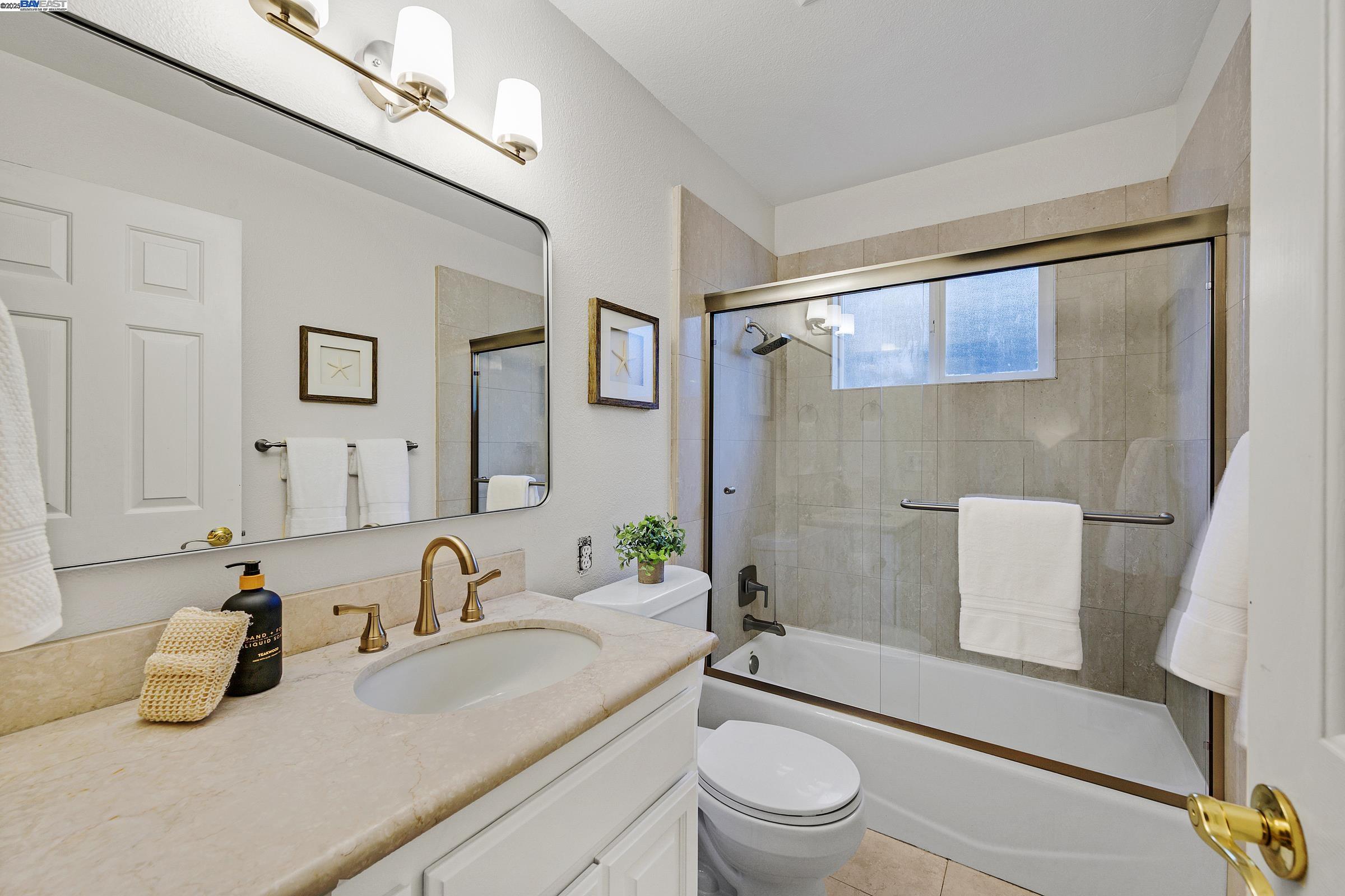 Detail Gallery Image 12 of 43 For 7872 Meadowbrook Ct, Pleasanton,  CA 94588 - 5 Beds | 3 Baths