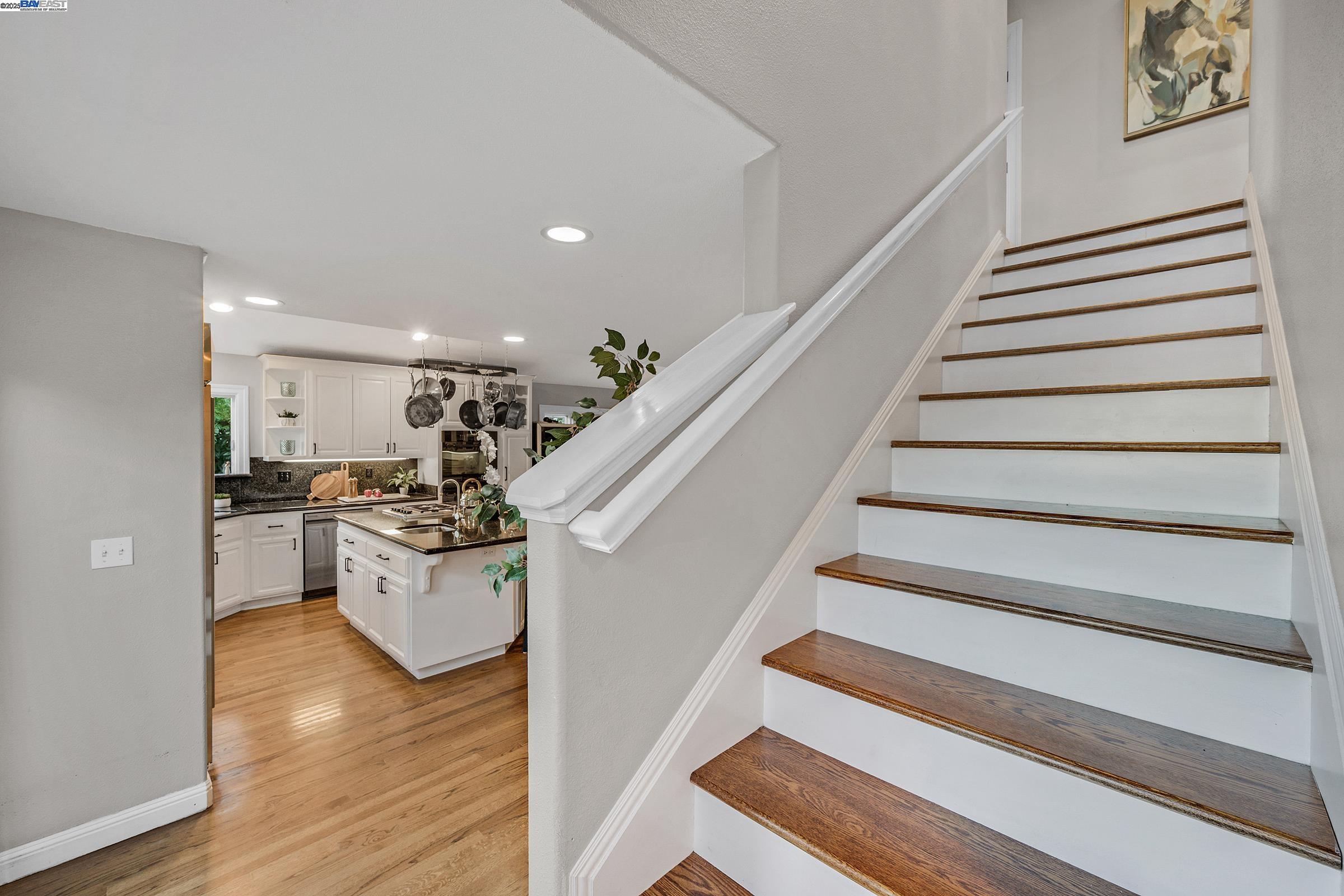 Detail Gallery Image 15 of 43 For 7872 Meadowbrook Ct, Pleasanton,  CA 94588 - 5 Beds | 3 Baths