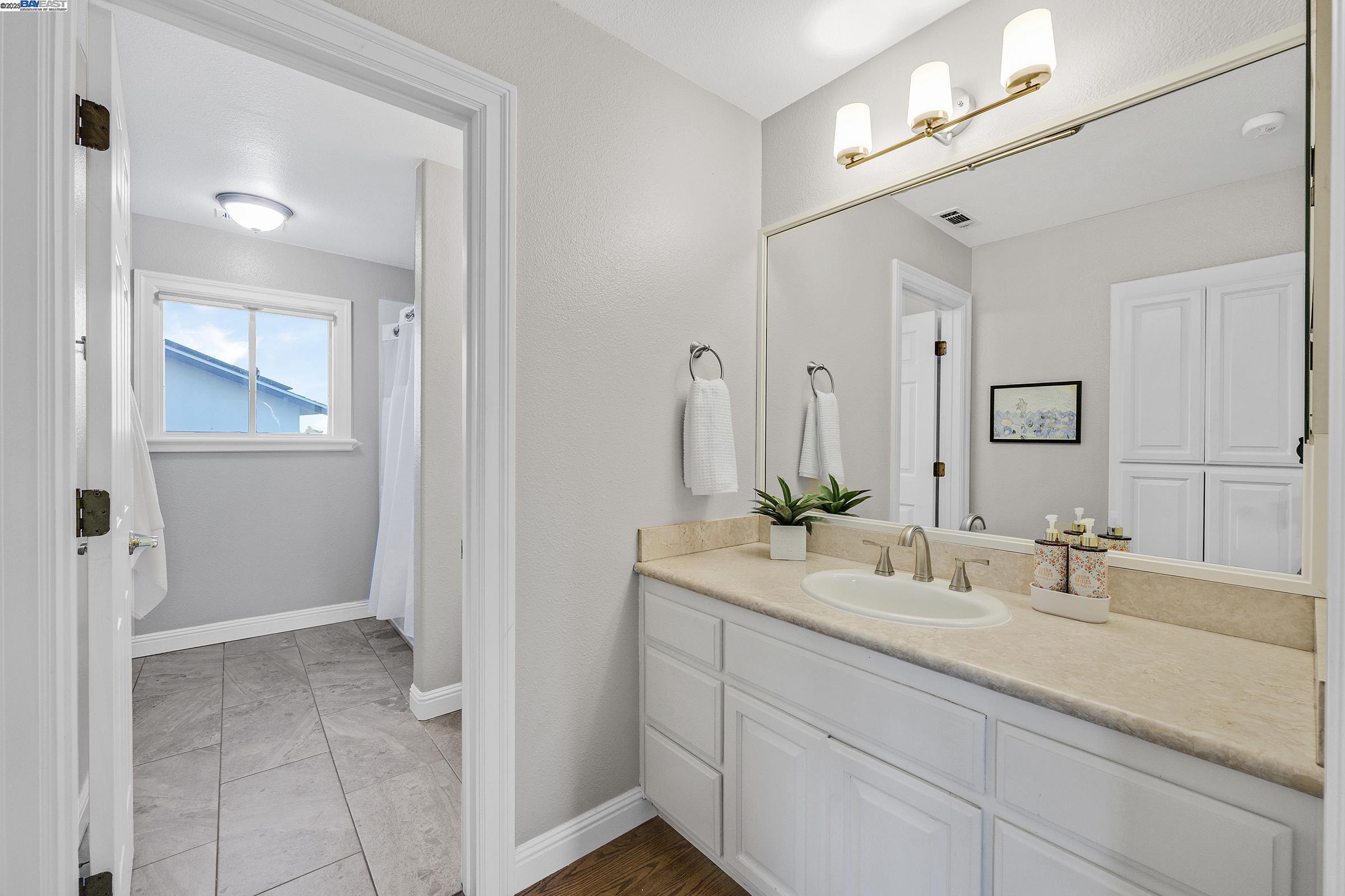 Detail Gallery Image 19 of 43 For 7872 Meadowbrook Ct, Pleasanton,  CA 94588 - 5 Beds | 3 Baths