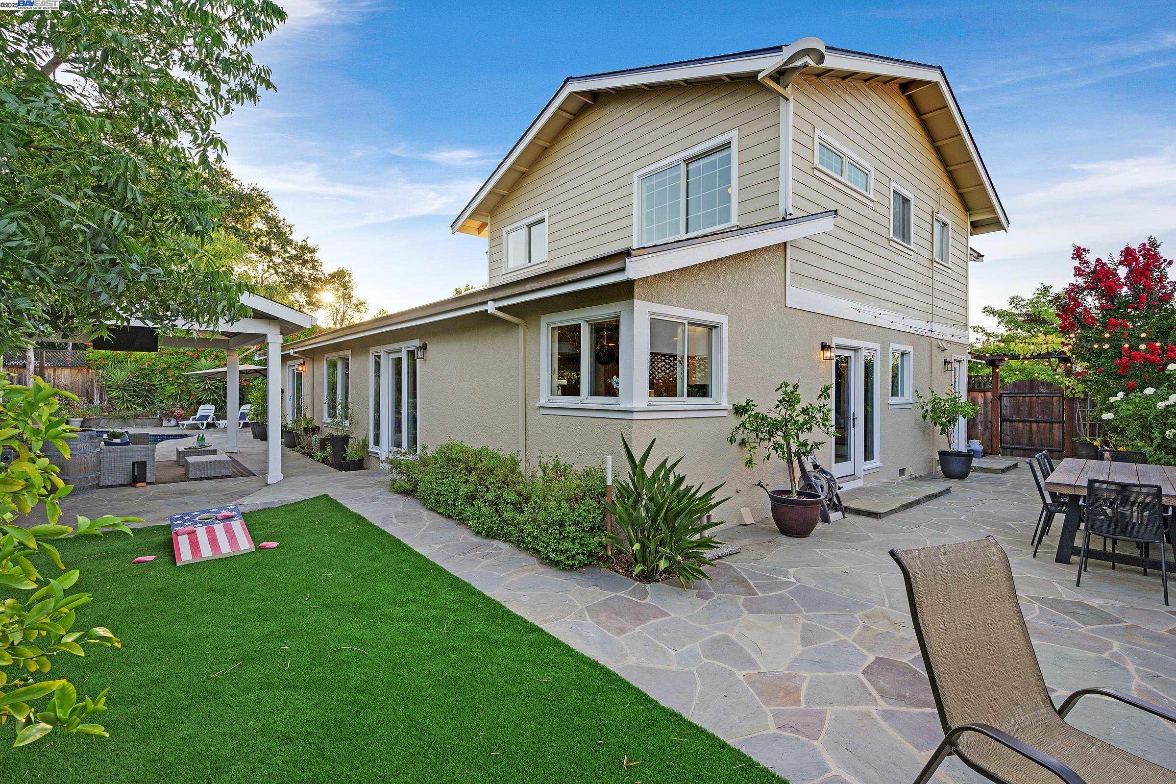 Detail Gallery Image 25 of 43 For 7872 Meadowbrook Ct, Pleasanton,  CA 94588 - 5 Beds | 3 Baths