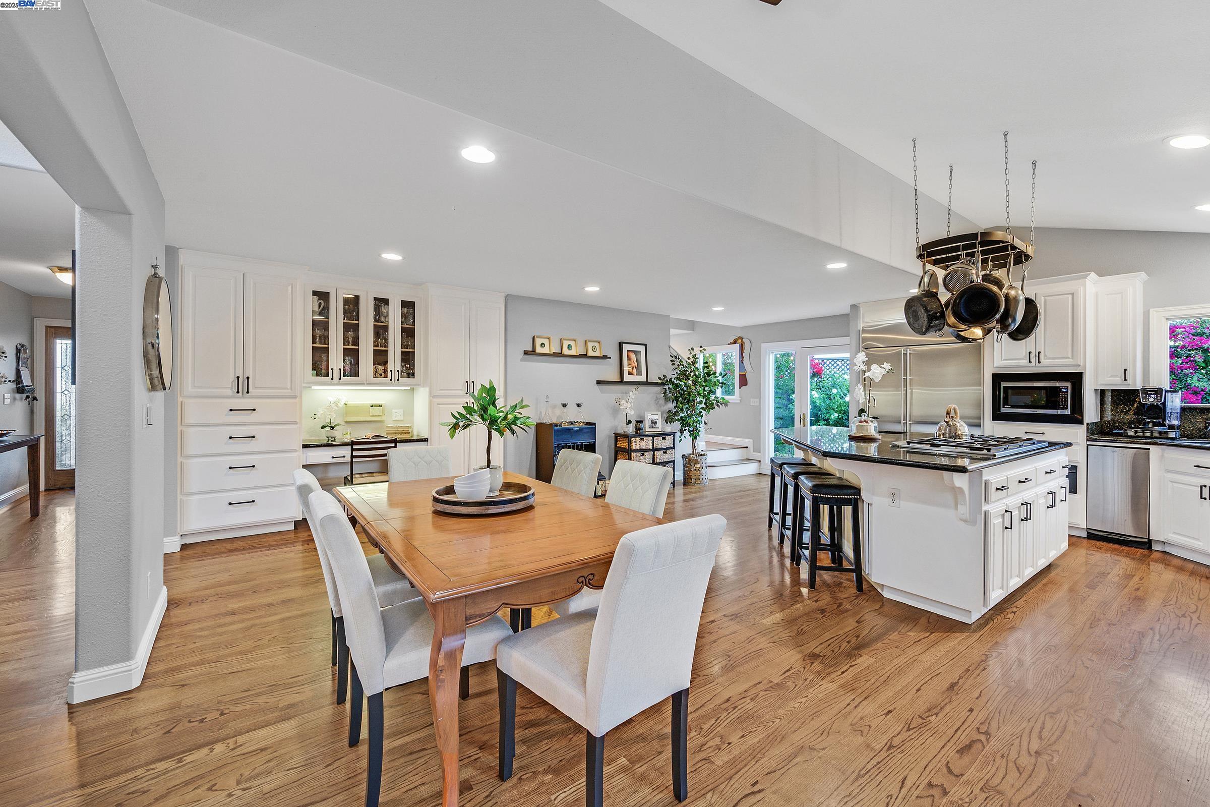 Detail Gallery Image 6 of 43 For 7872 Meadowbrook Ct, Pleasanton,  CA 94588 - 5 Beds | 3 Baths