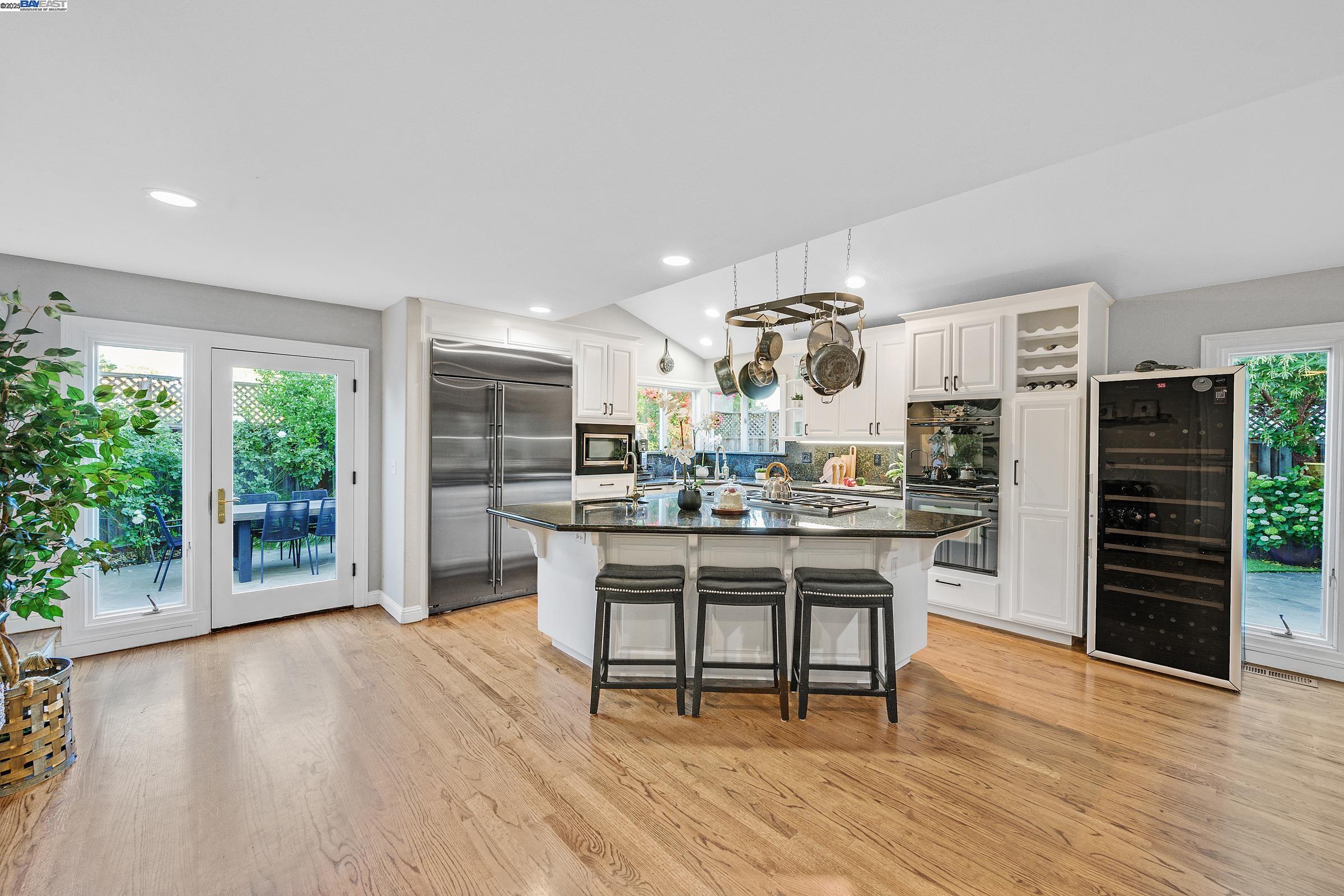 Detail Gallery Image 7 of 43 For 7872 Meadowbrook Ct, Pleasanton,  CA 94588 - 5 Beds | 3 Baths