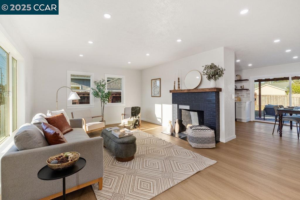 Detail Gallery Image 2 of 23 For 540 38th St, Richmond,  CA 94805 - 2 Beds | 1 Baths