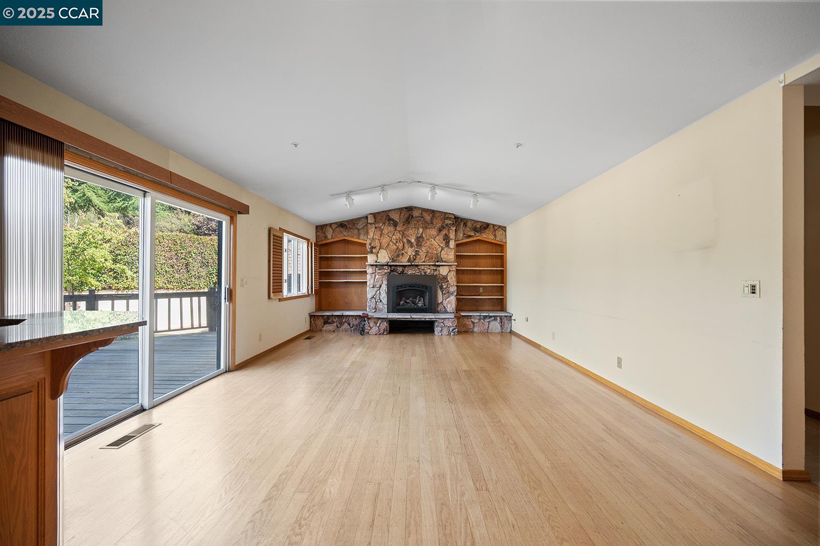 Detail Gallery Image 12 of 29 For 5278 Alhambra Valley Rd, Martinez,  CA 94553 - 5 Beds | 3 Baths