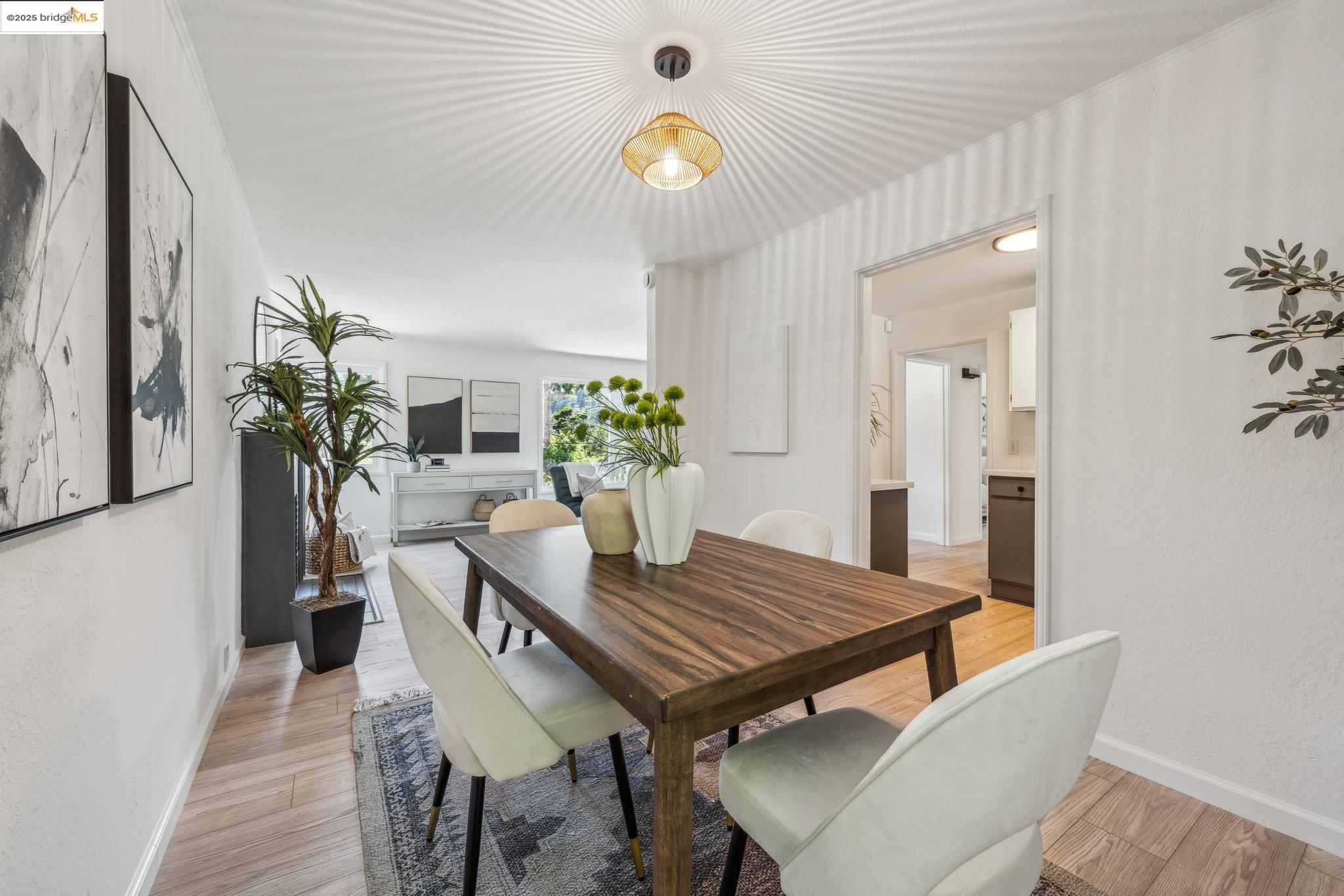 Detail Gallery Image 13 of 40 For 7069 Saroni Dr, Oakland,  CA 94611 - 2 Beds | 1 Baths